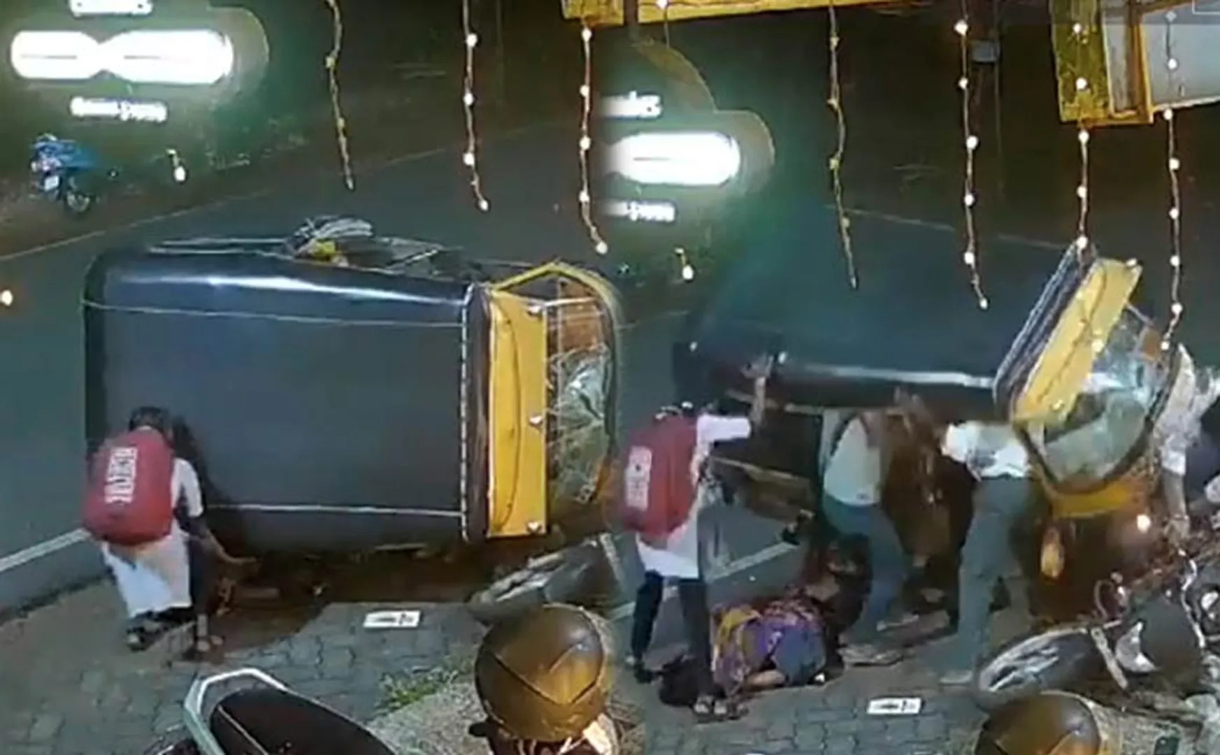  girl who stopped the auto alone to save her mother