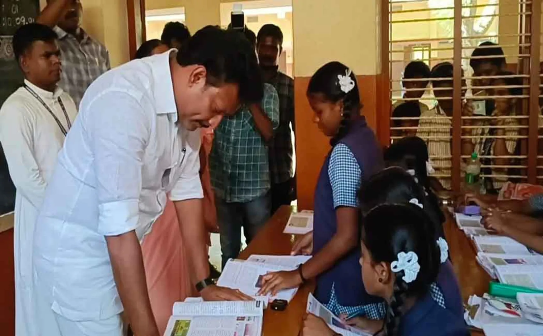 Minister Anbil Mahesh poyyamozhi inspection on government aided schools