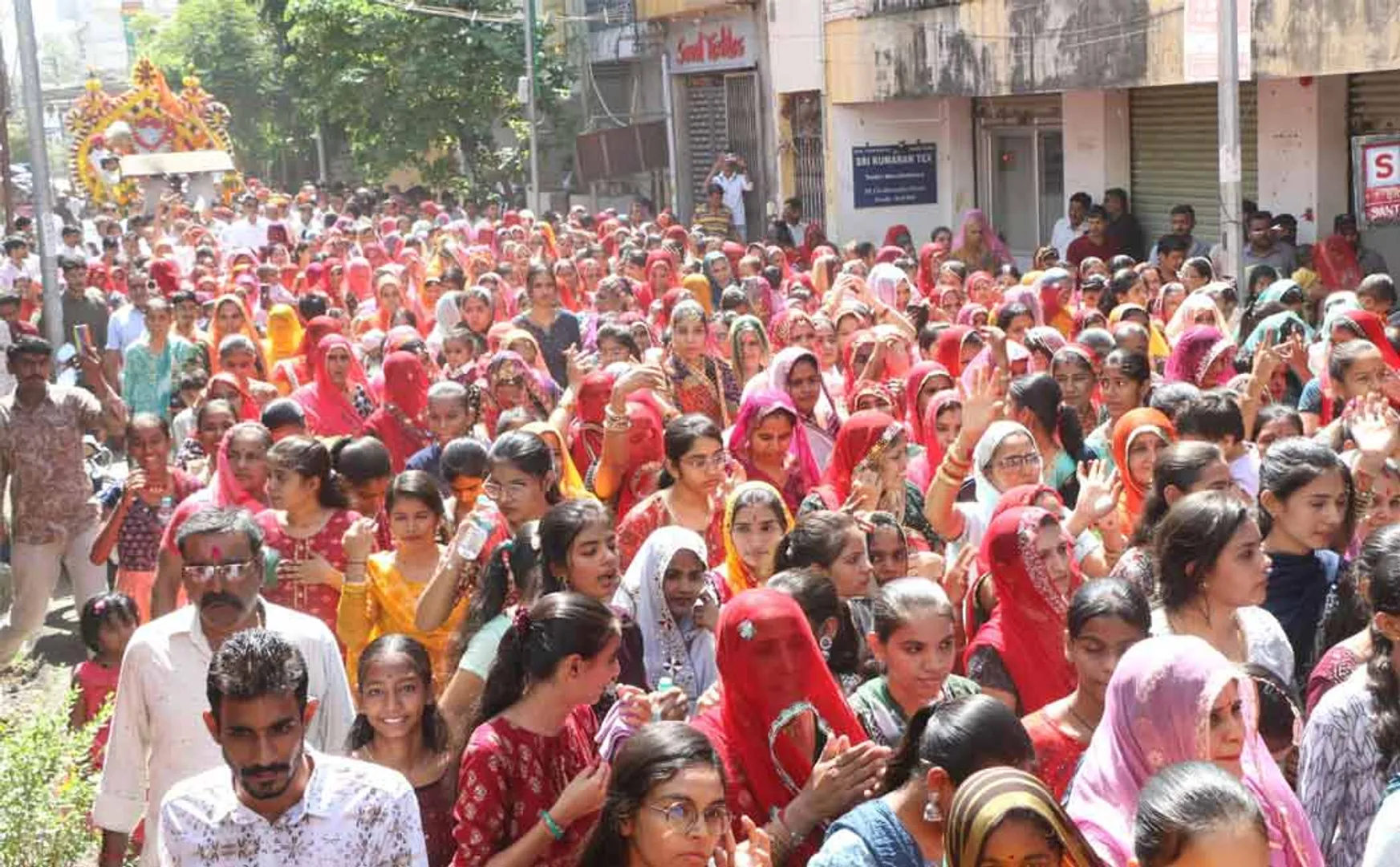 somany northerners participated in  Ramdev Perumal temple procession 