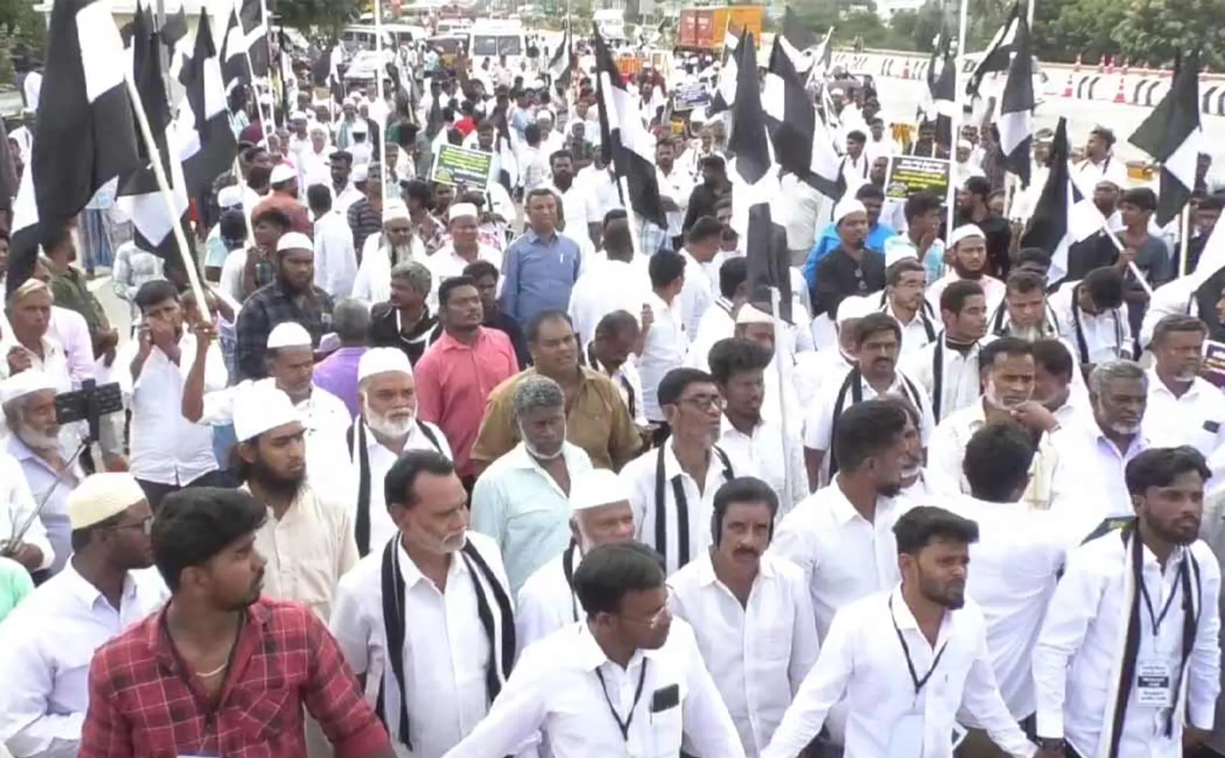 Demonstration against toll booth  that exploits people