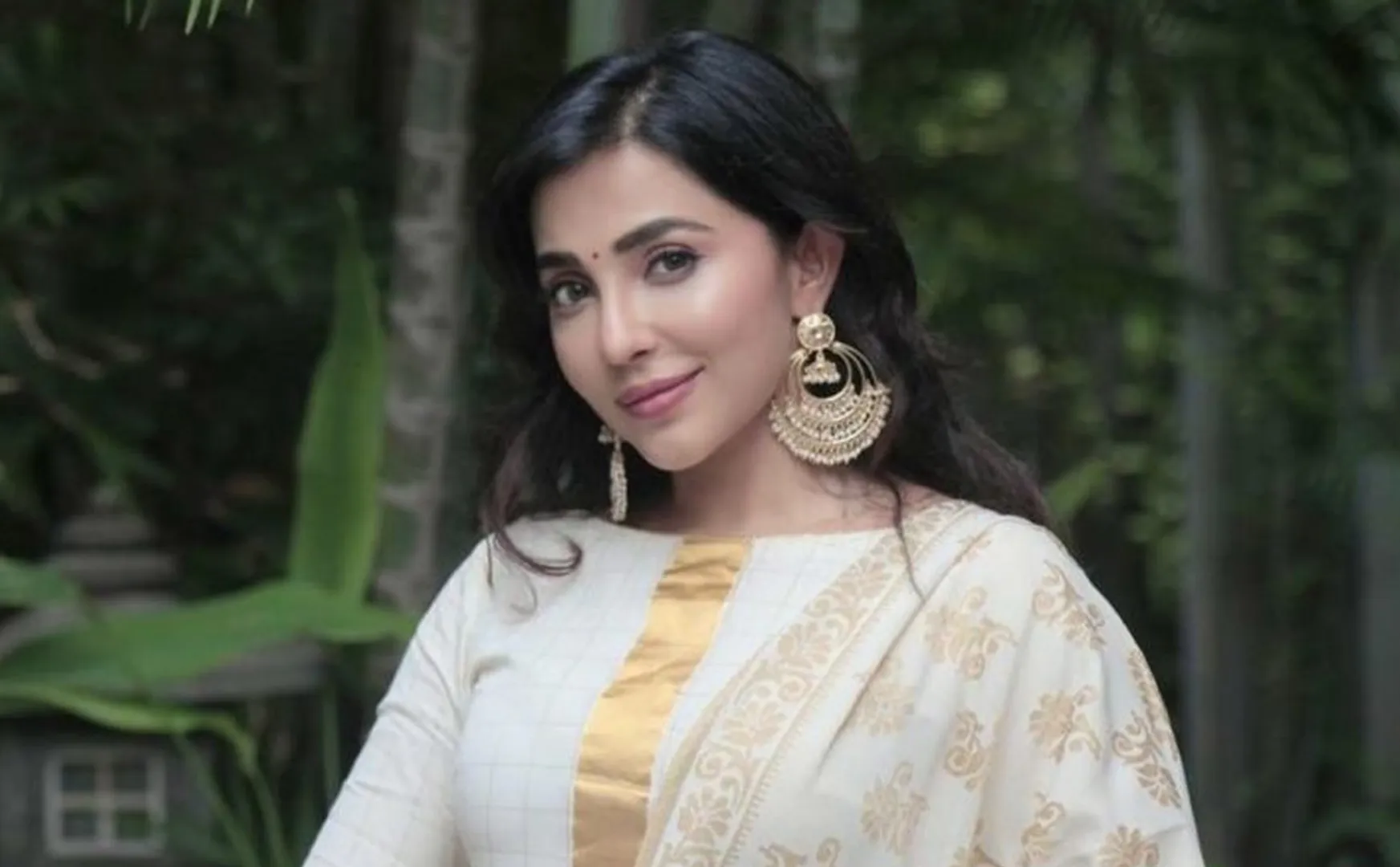 fir registered against parvati nair