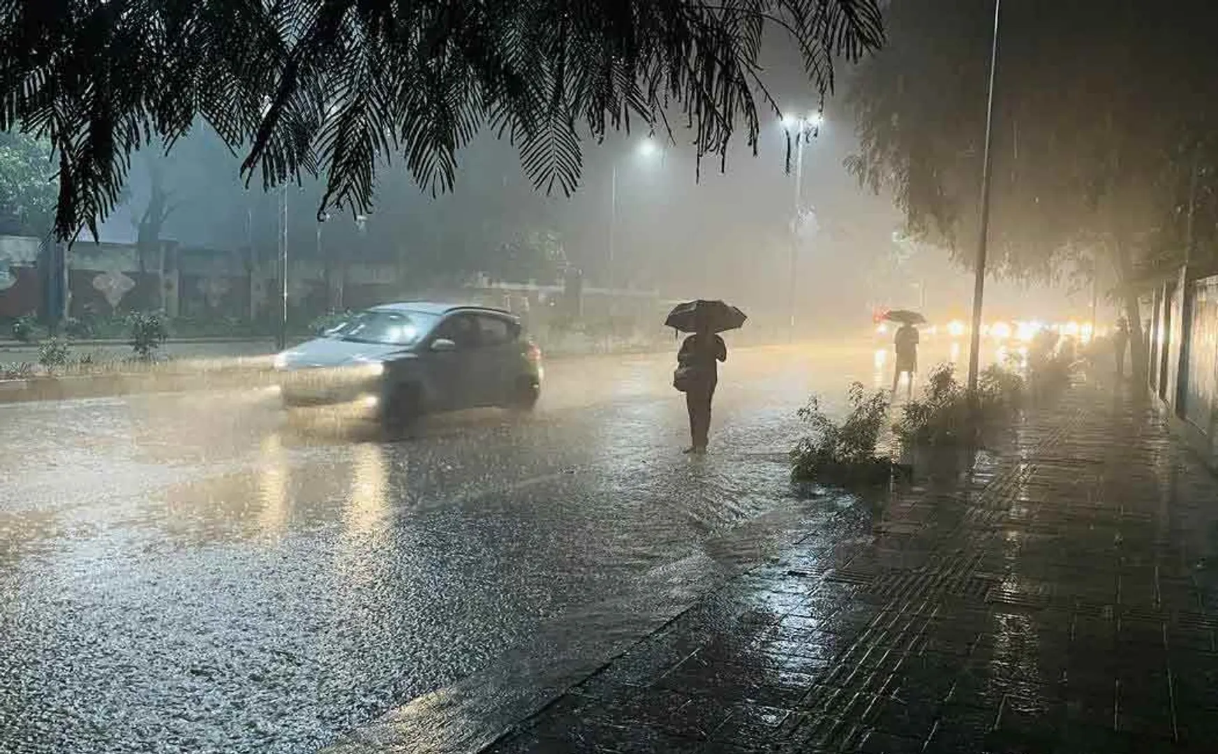  Heavy rain warning for 3 districts