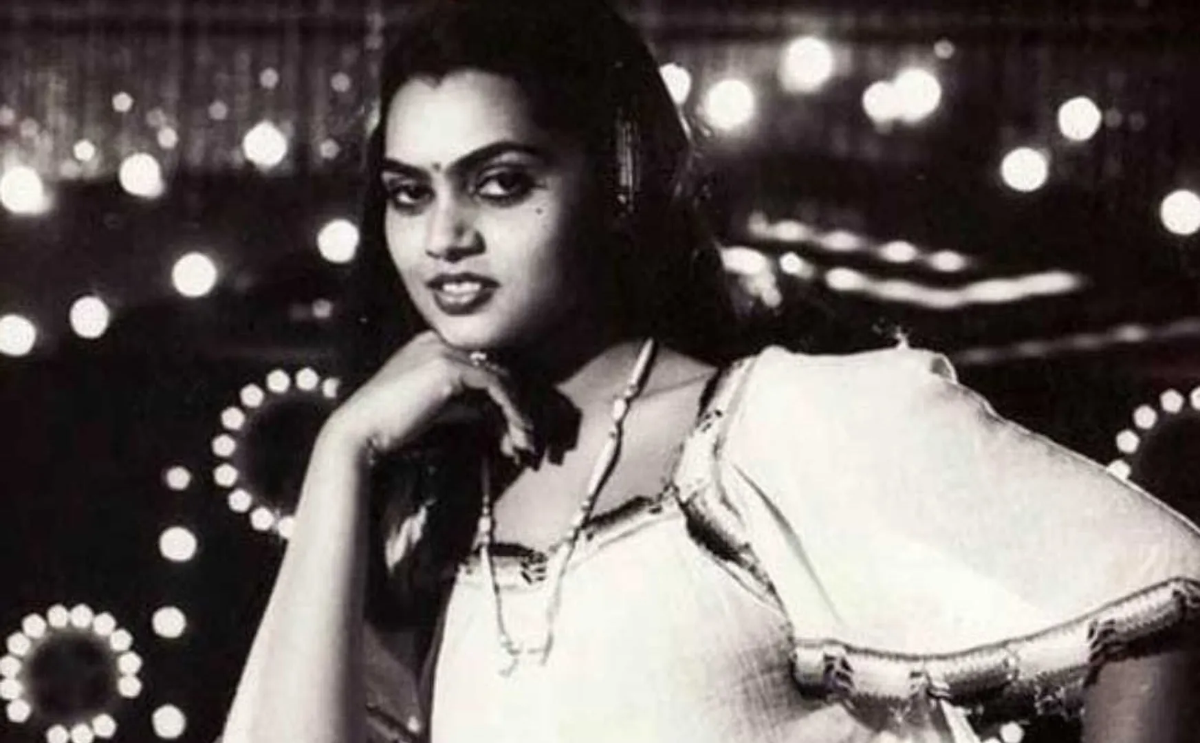 Silk Smitha Remembrance Day fan provide food
