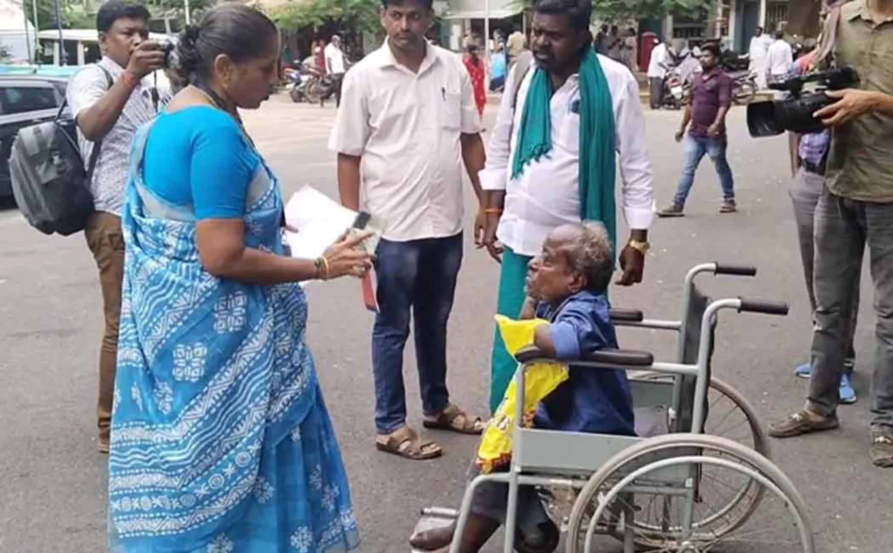 actor asked for help because he was suffering from poverty