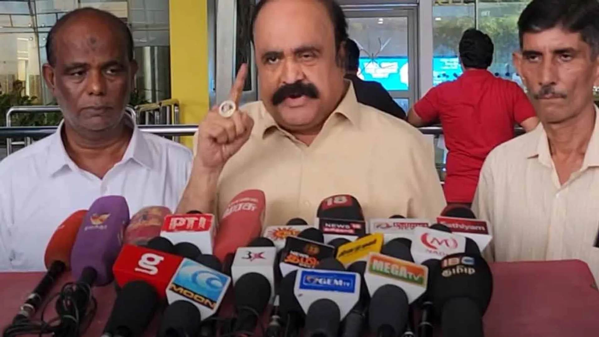 'Don't leave all this work to me, Palaniswami' - Pugahendi interview