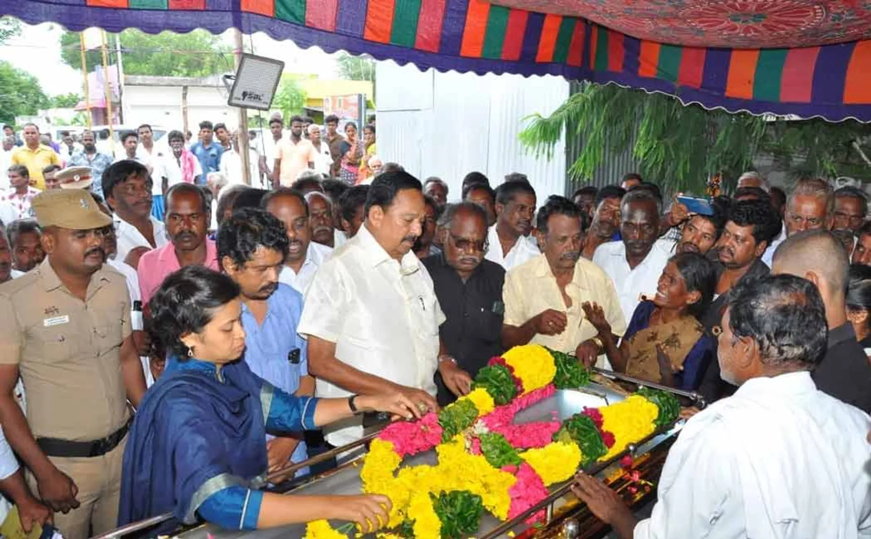 minister personally consoled families of the victims of accident