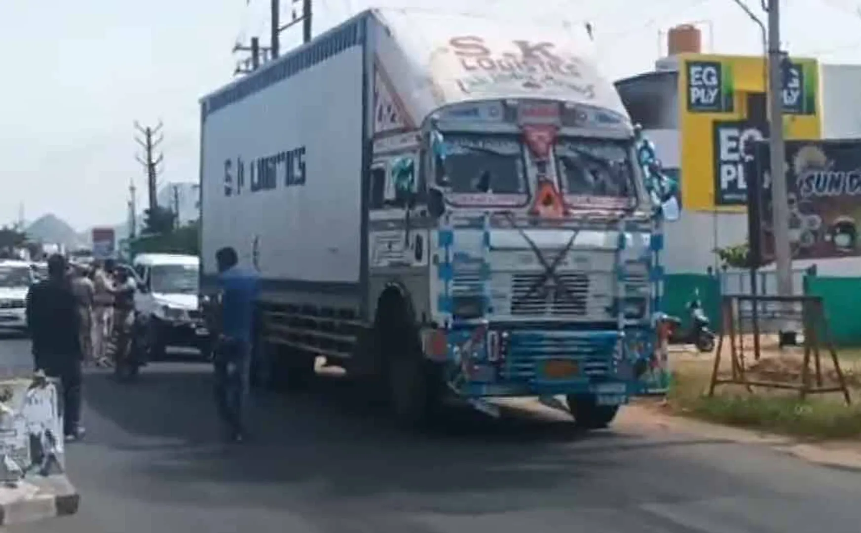 TN police action for Container truck incident near Kumarapalayam Namakkal dt