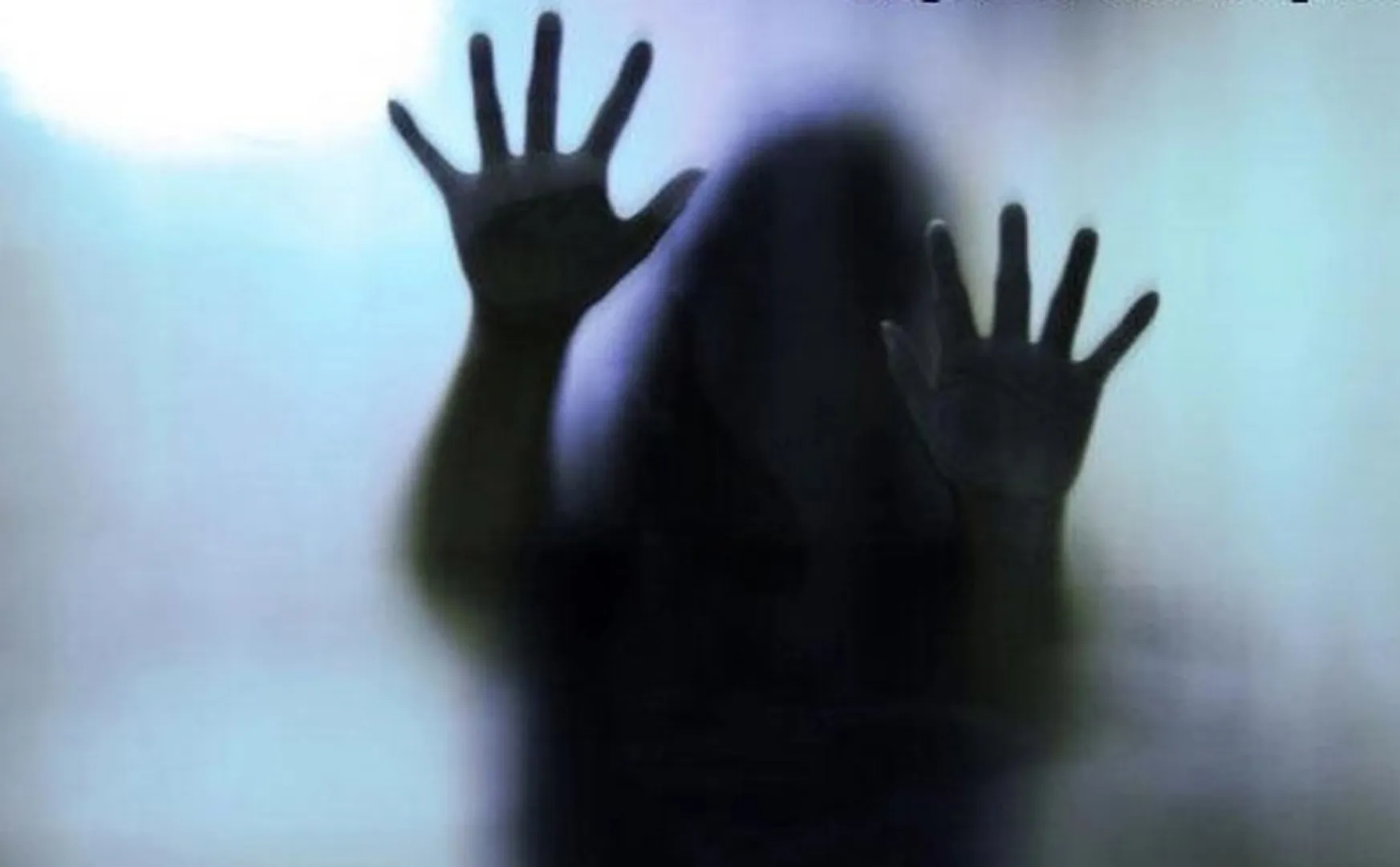 Gang abducted and misbehaved with teenage girl in Pune
