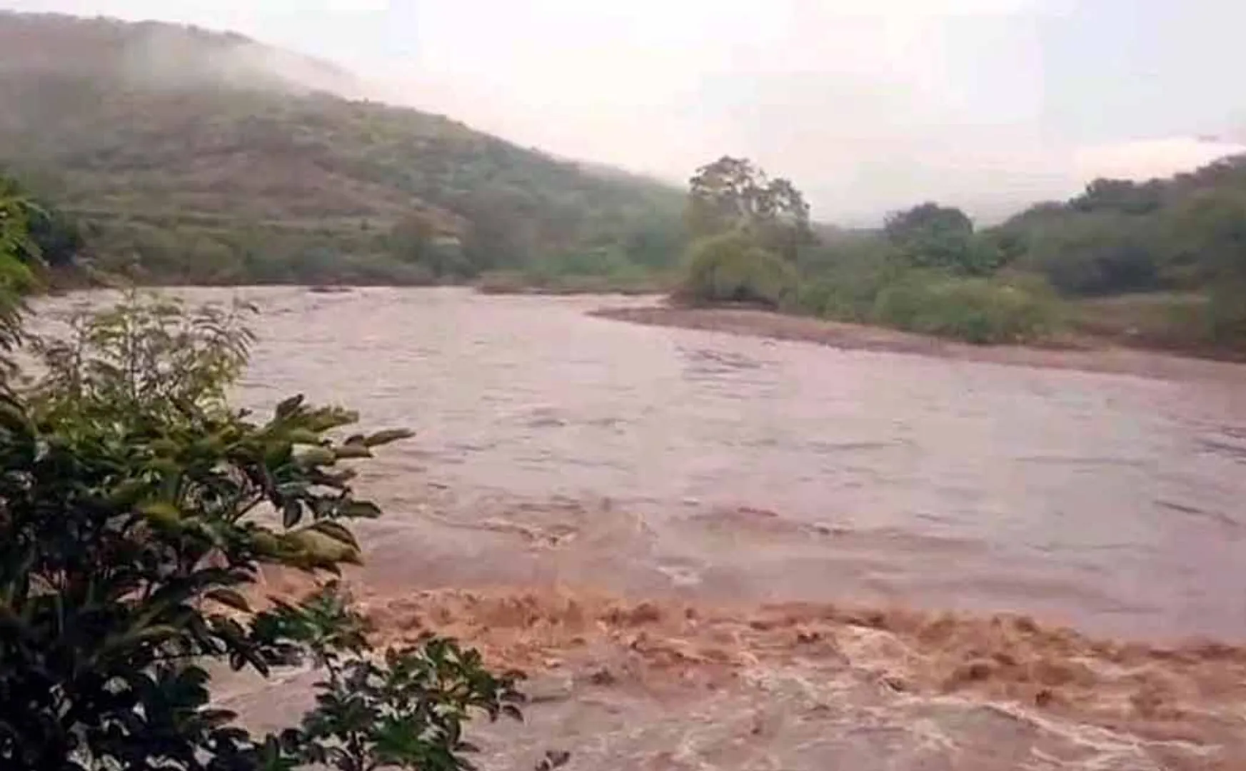 Traffic disrupted due to flash floods near Anthiyur
