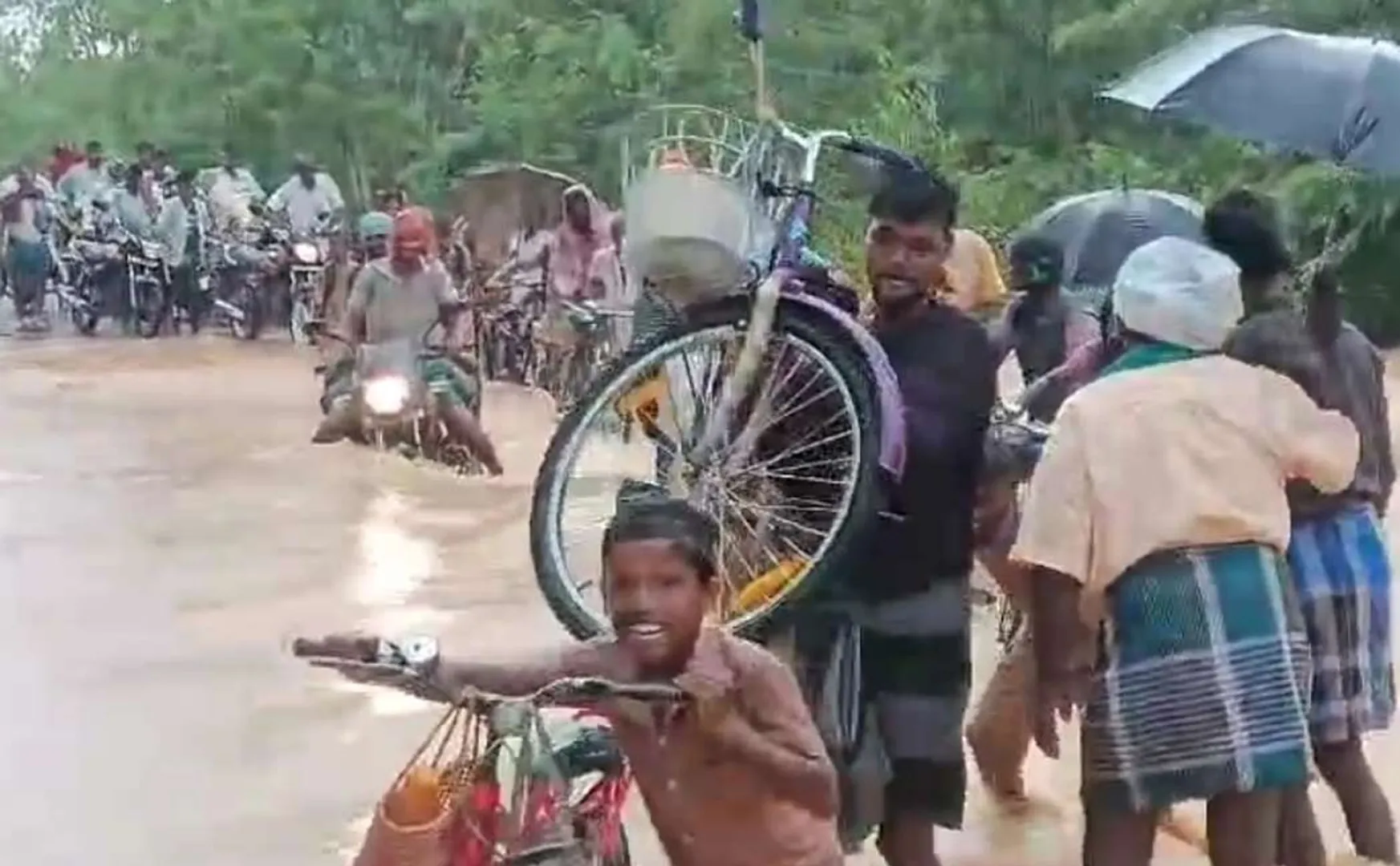 People demand for construction of footbridge in Pudukkottai