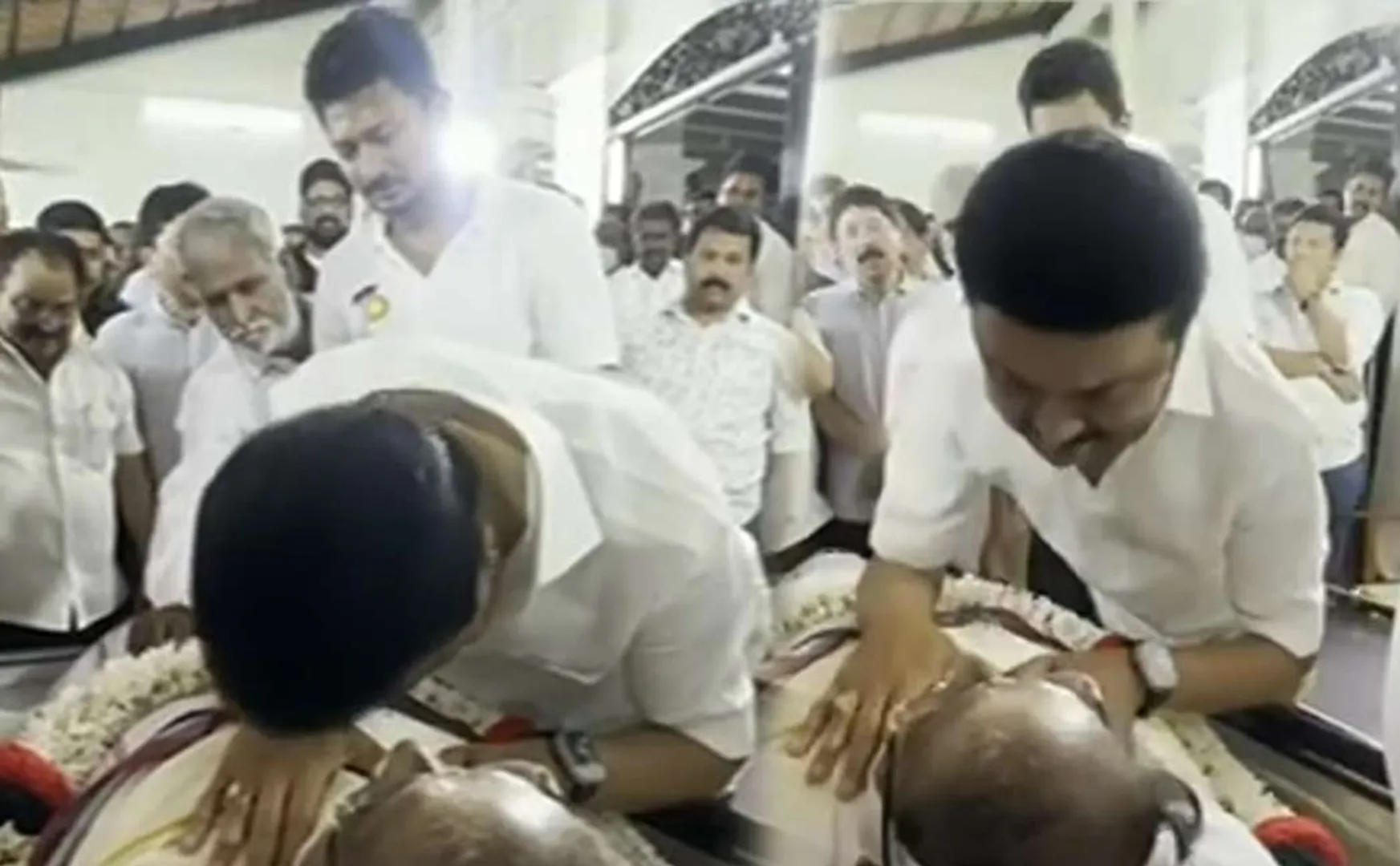  Chief Minister mk stalin cried after tying the of Murasoli Selvam
