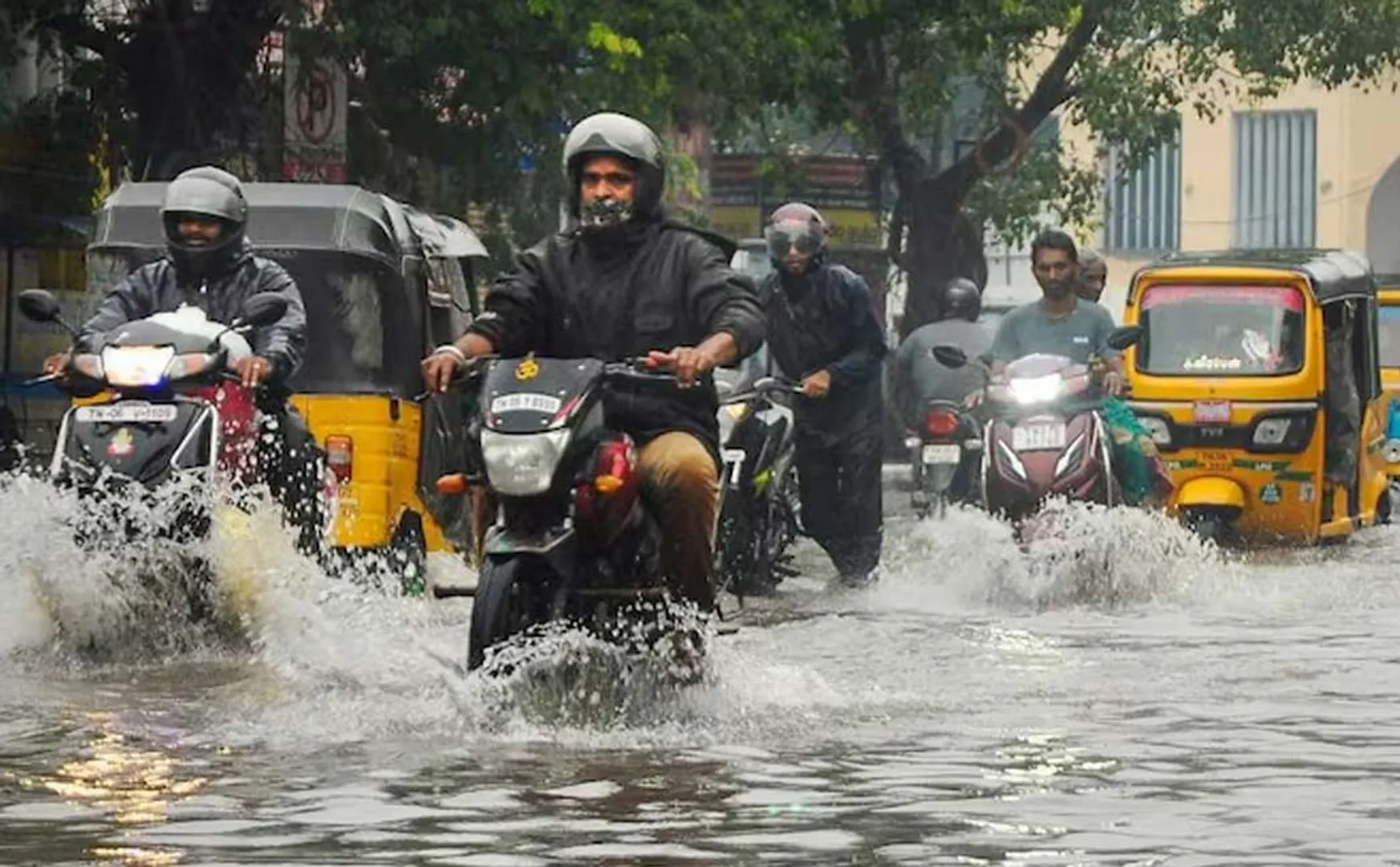 Govt ordered to take precautionary measures due to heavy rains in Tamil Nadu