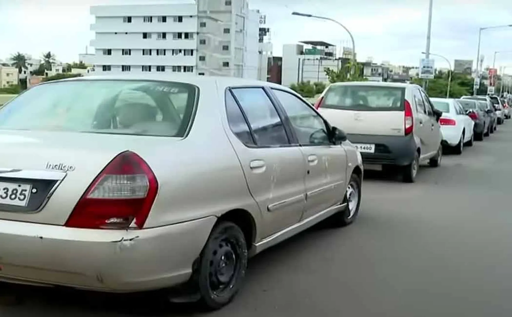 Penalty for cars parked on the flyover!