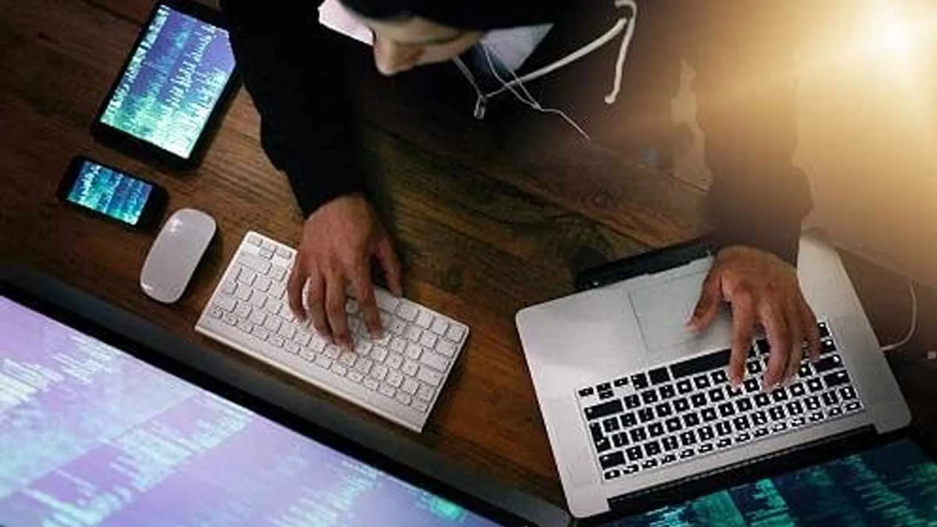 Teen lose after losing money in online fraud; Police investigation