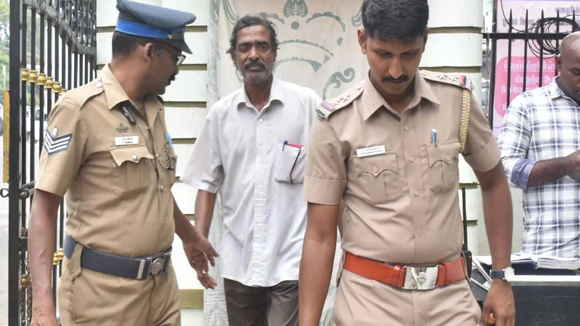 'Wife, mother-in-law cruelty' - There was a stir due to the person who tried to set fire to the collector's office