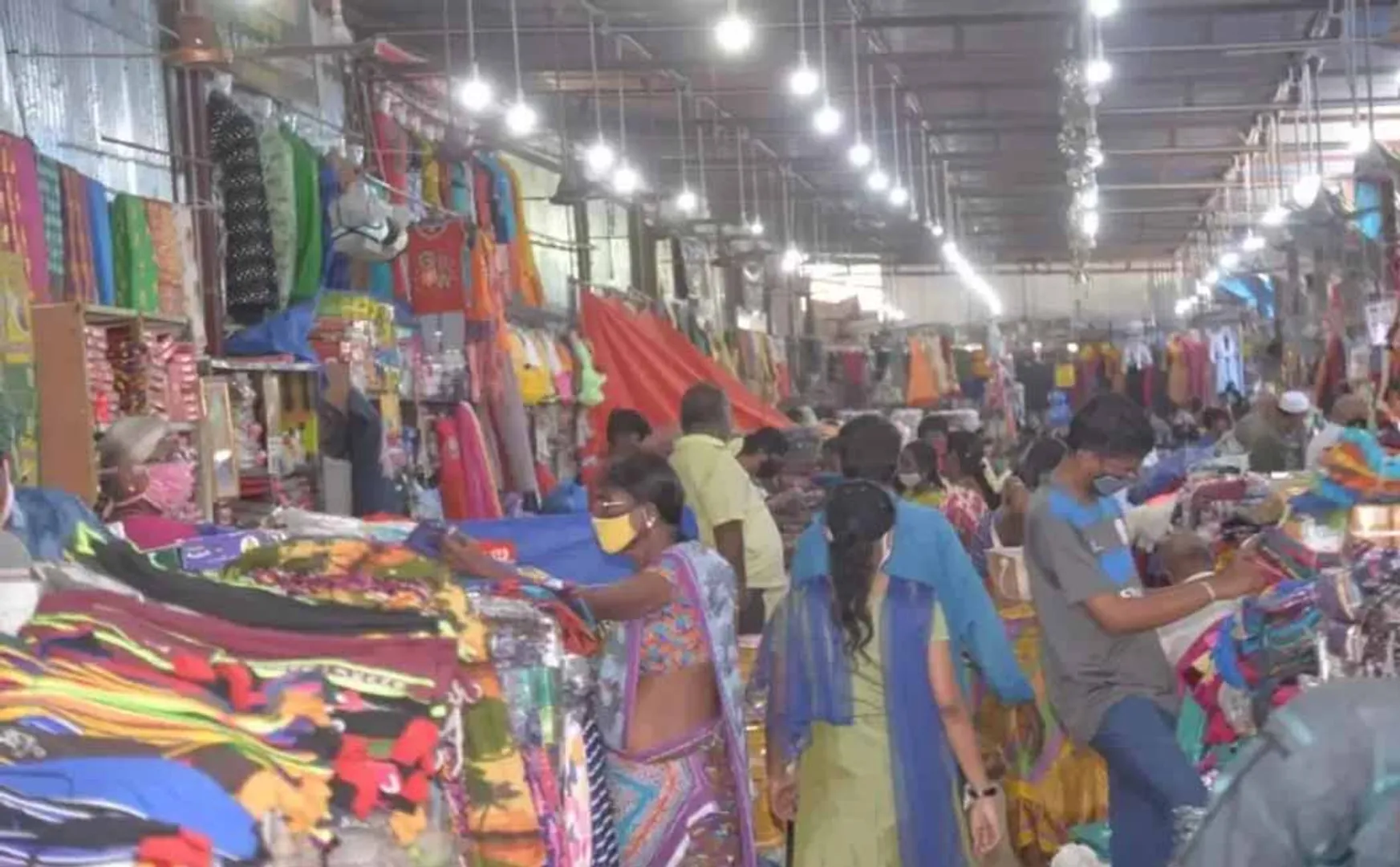  Echoes of Diwali; Weeded Erode Textile Market