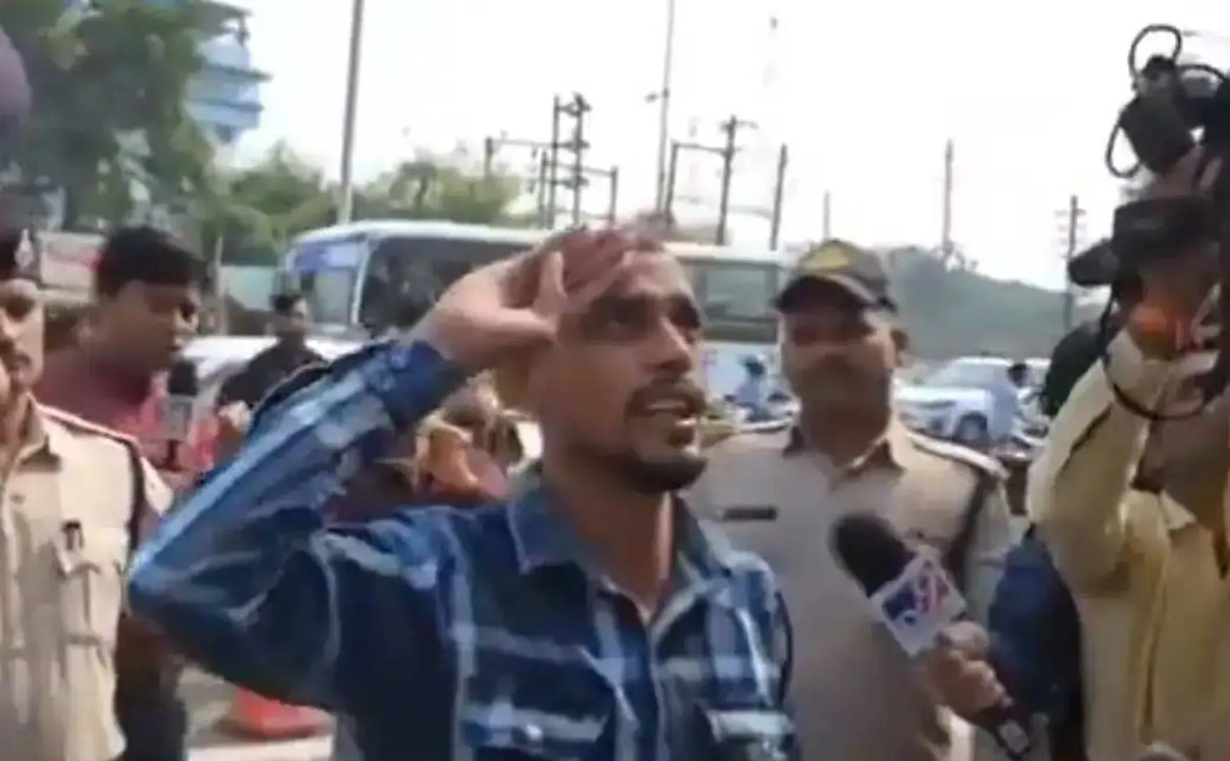  The man shouted 'Bharat Mata Ki Jai' 21 times while looking at the national flag with Court order