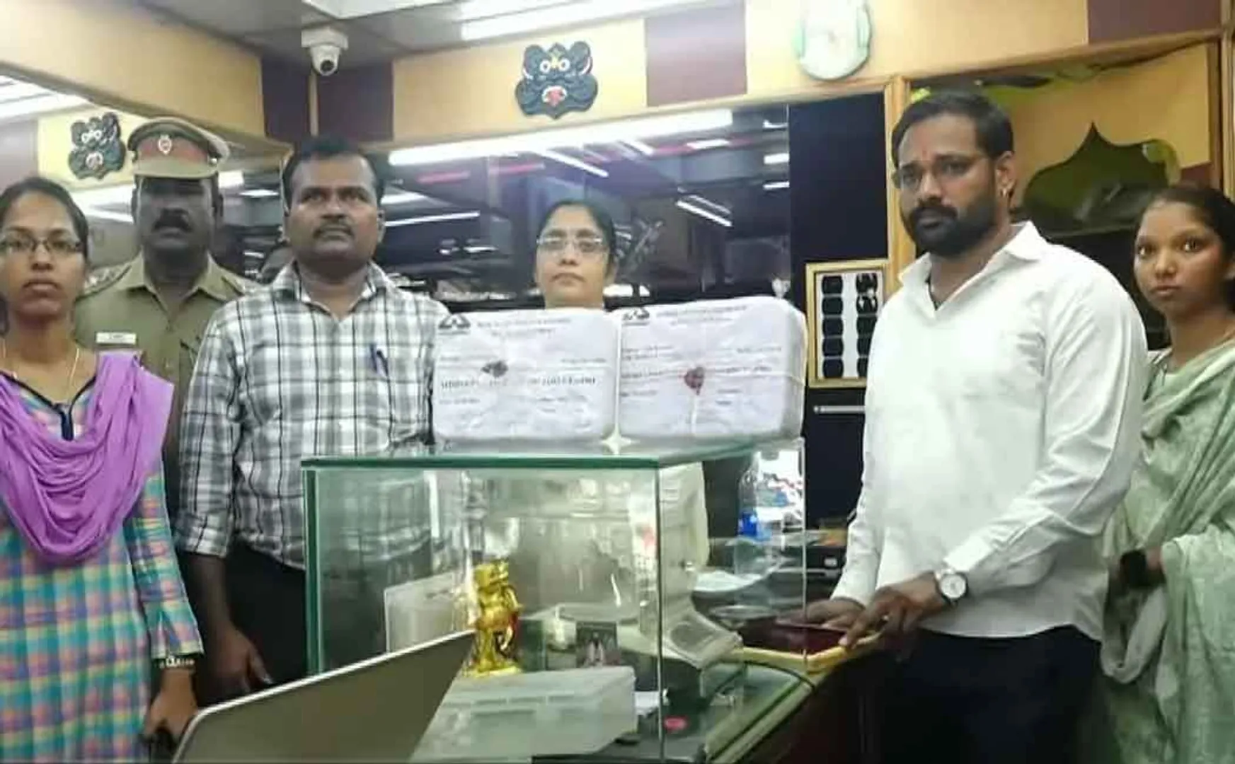 Jewellery worth Rs 1 crore seized due to Counterfeit Hallmark Stamp