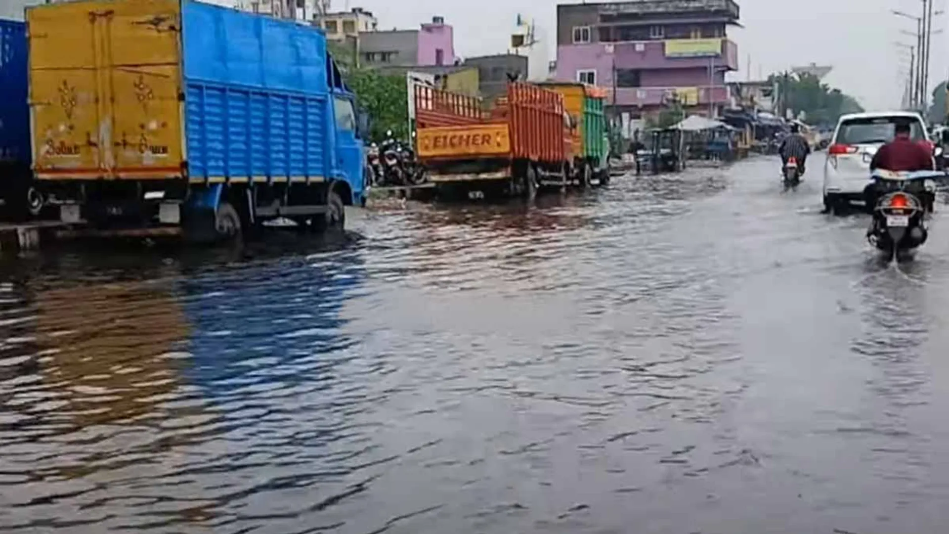 Heavy downpour; Stagnant rainwater in Coimbatore