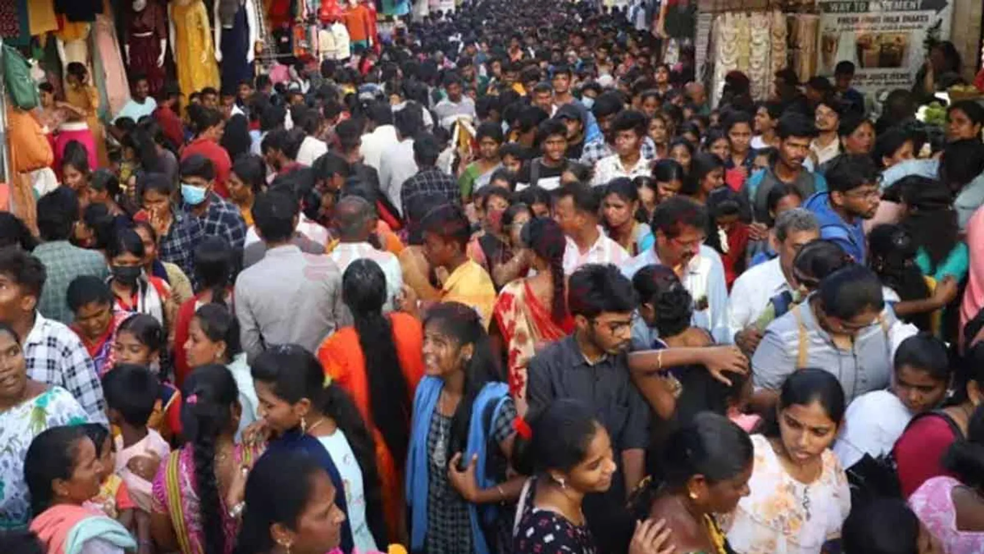 Civilians raiding to buy textiles; Traffic jam in Erode city