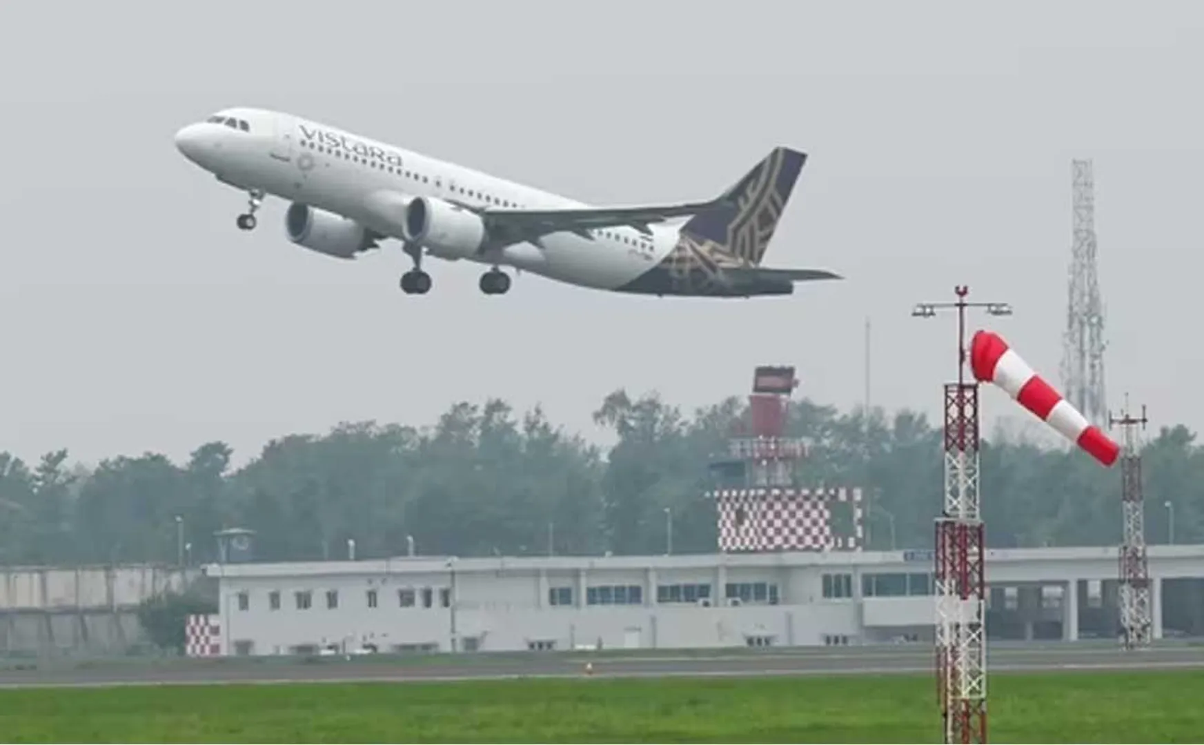  police arrested a guy to fake threats to planes