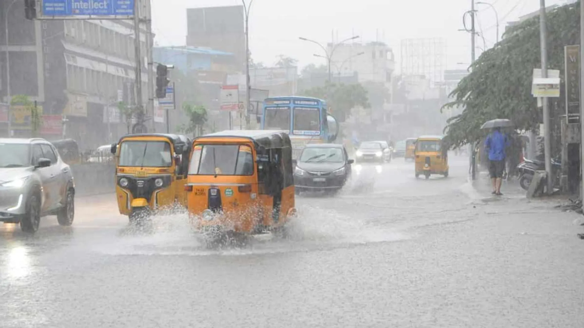 Very heavy rain warning for two districts