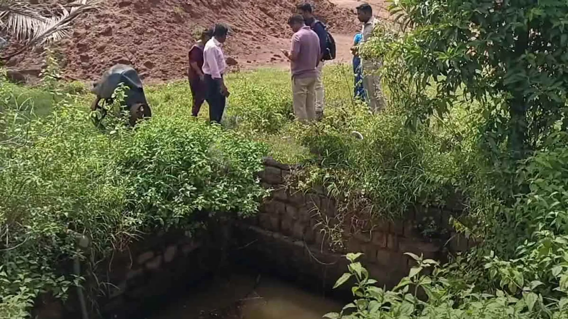 A 2-year-old child who fell into a well; Cops shocked by parents action
