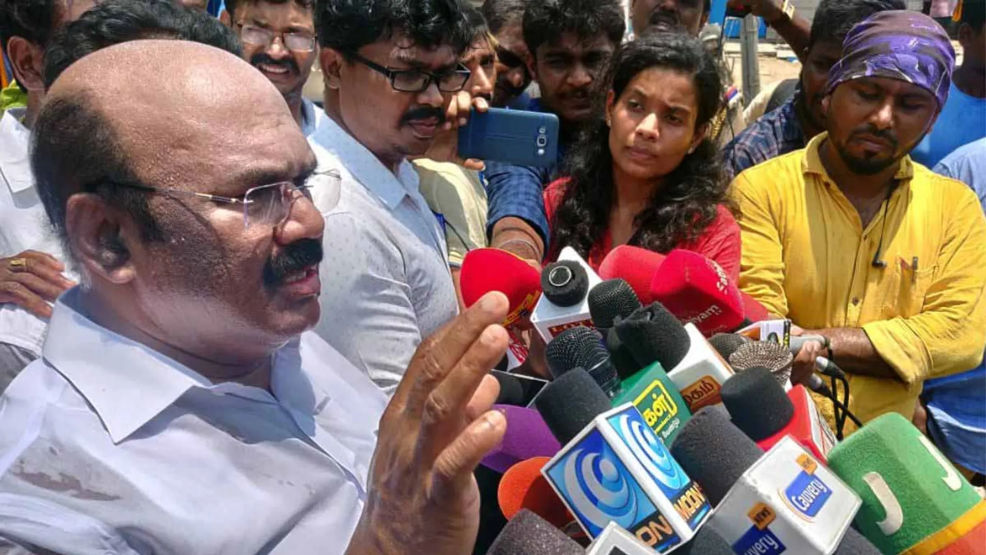  'Father and son take turns praising each other' - ADMK Jayakumar