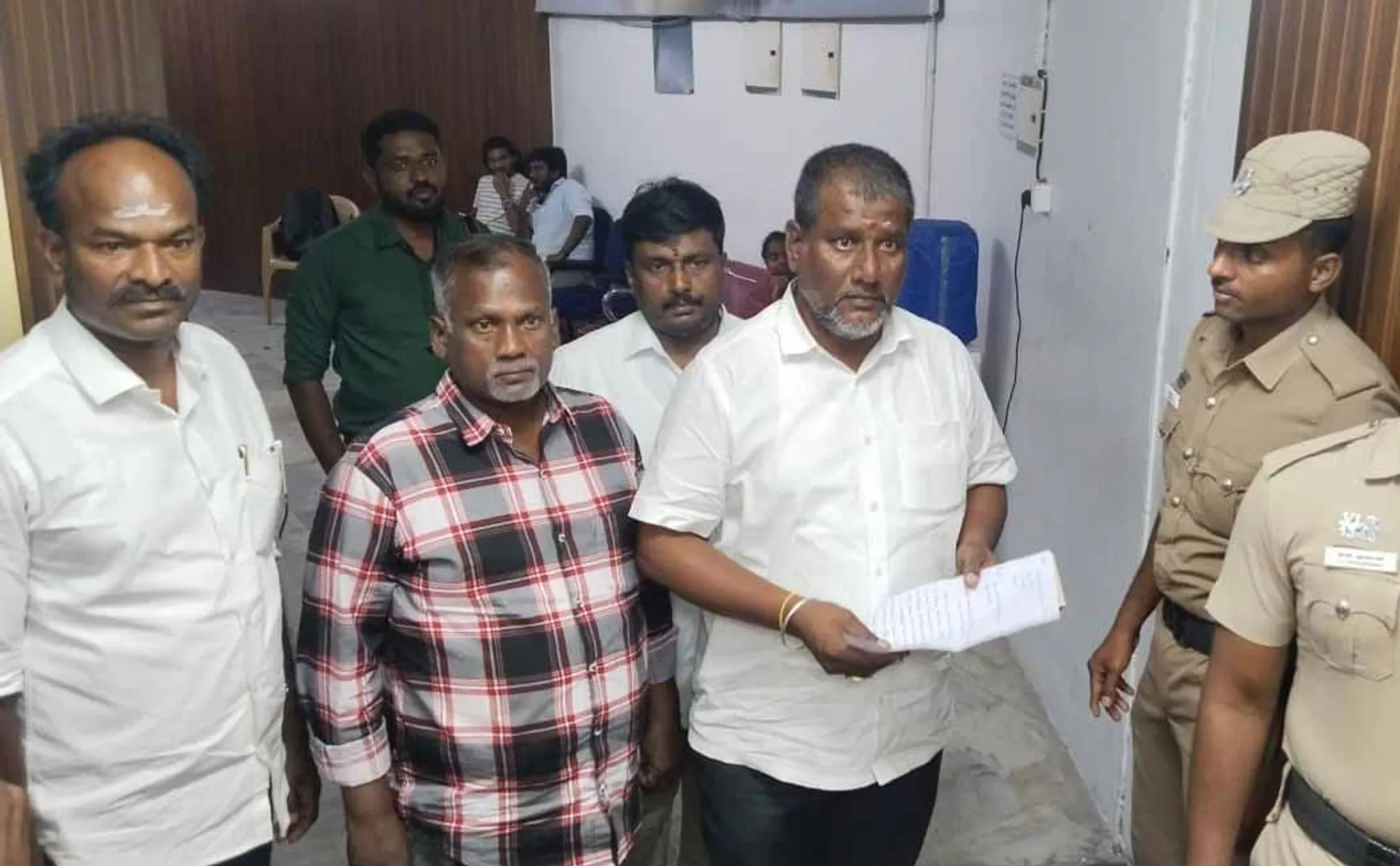 Complain to the Sp office on ADMK former minister 
