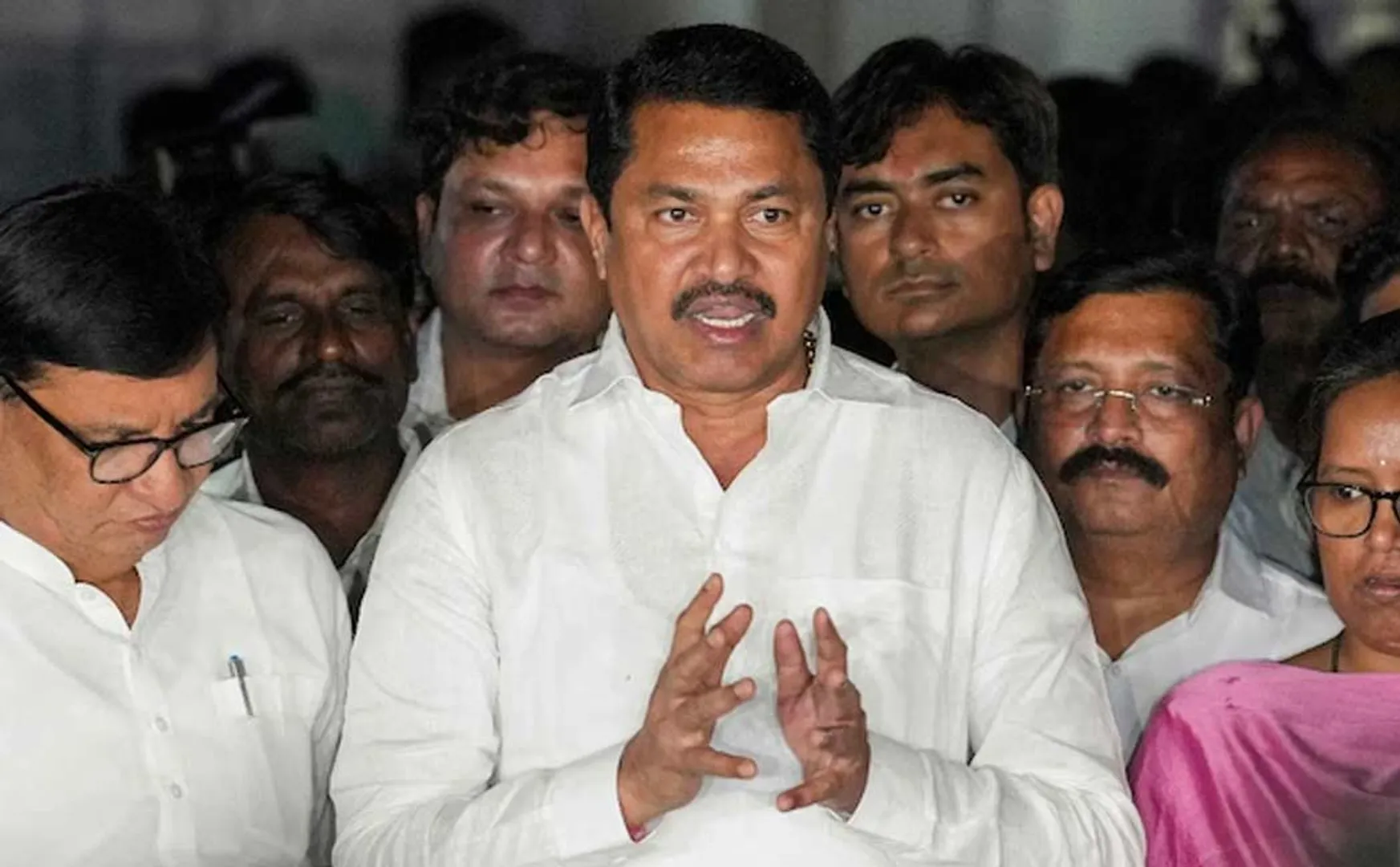 Controversy by Congress leader for compares BJP to dog