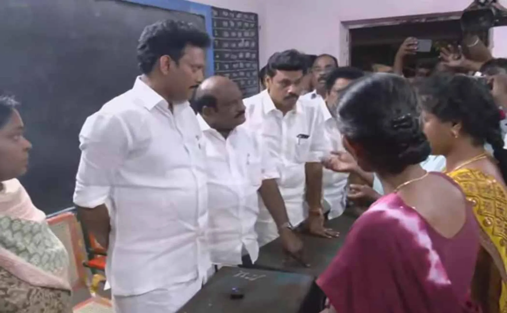 'Assassination of teacher..'-One week holiday notice for concerned school