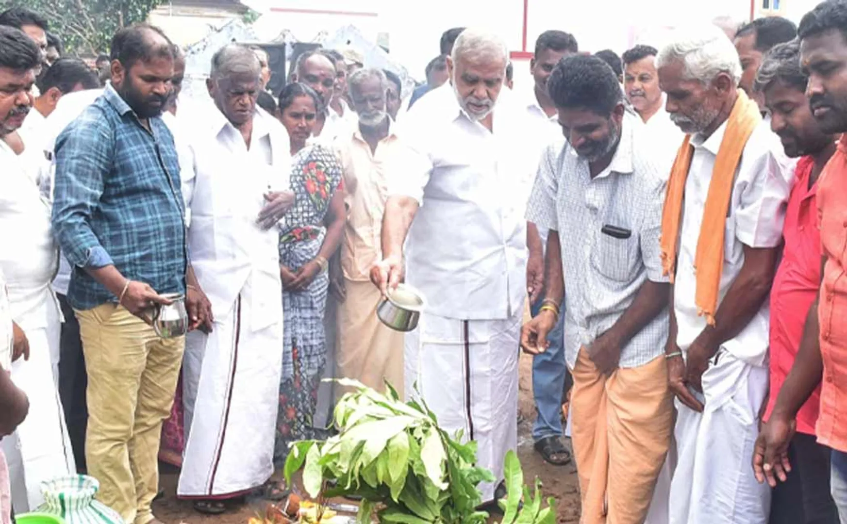 tn govt is determined to solve the problems of drinking water and farmers