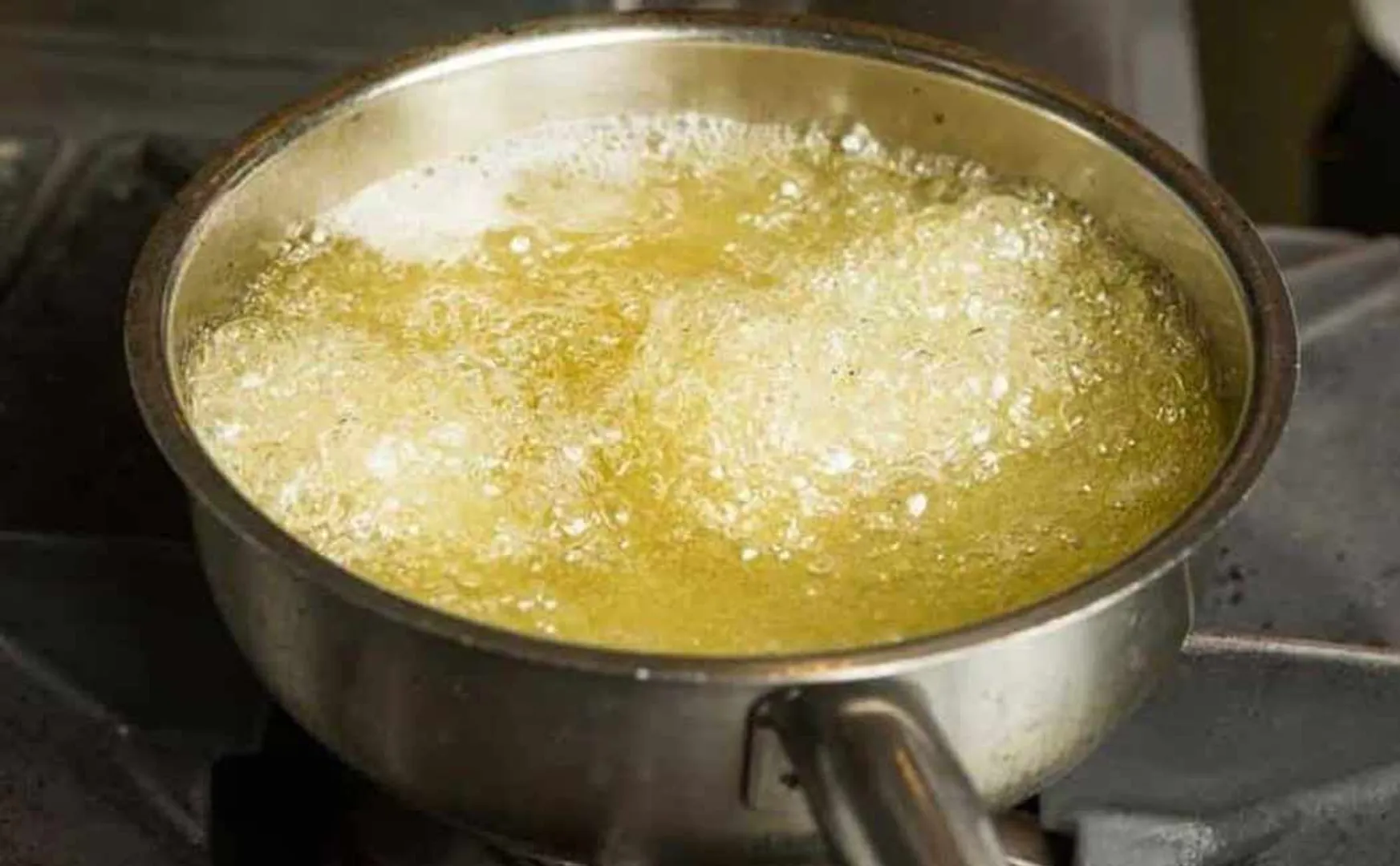Wife pours boiling oil on sleeping husband!