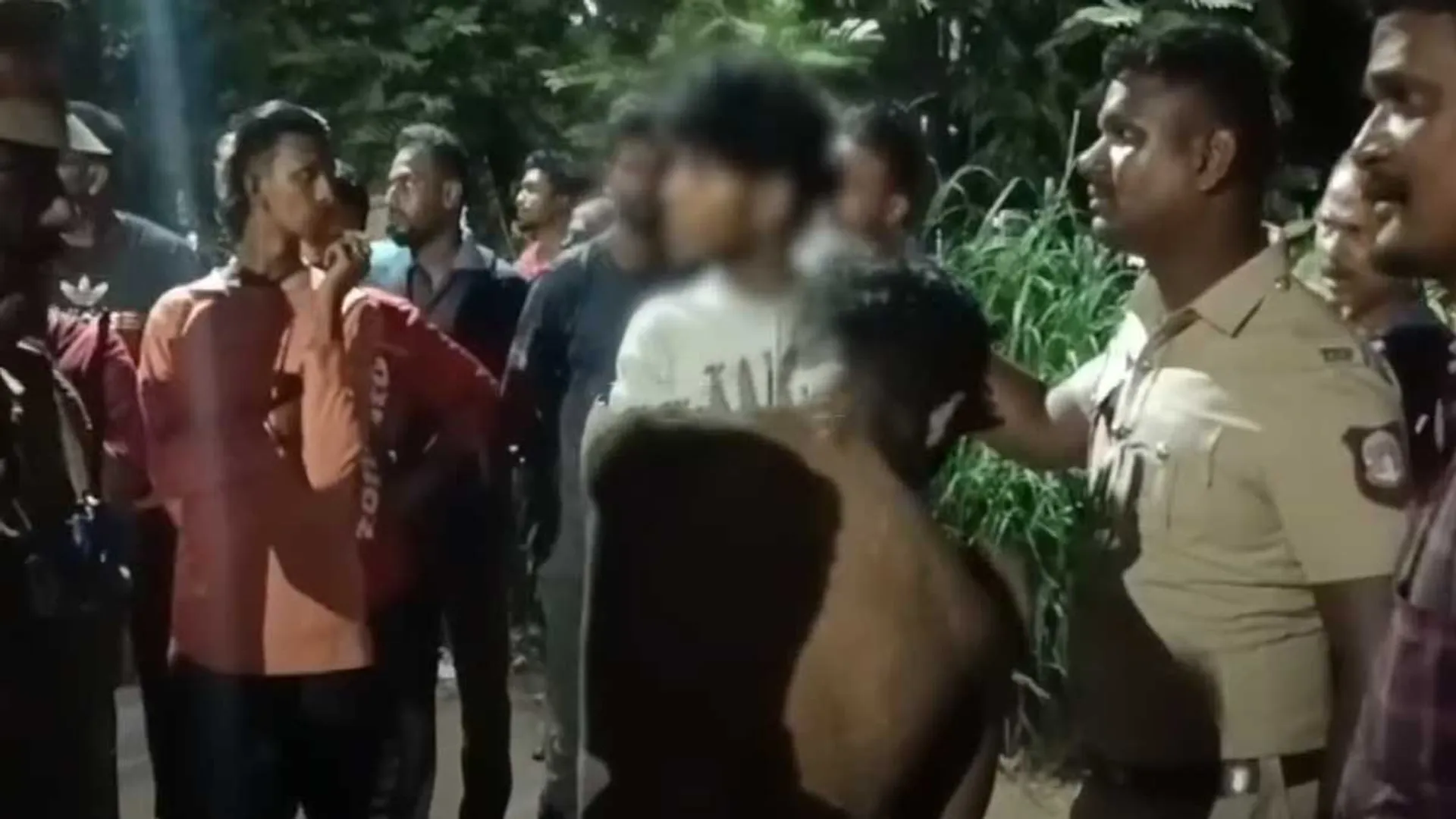 The youth attacked the government hospital under the influence of drugs