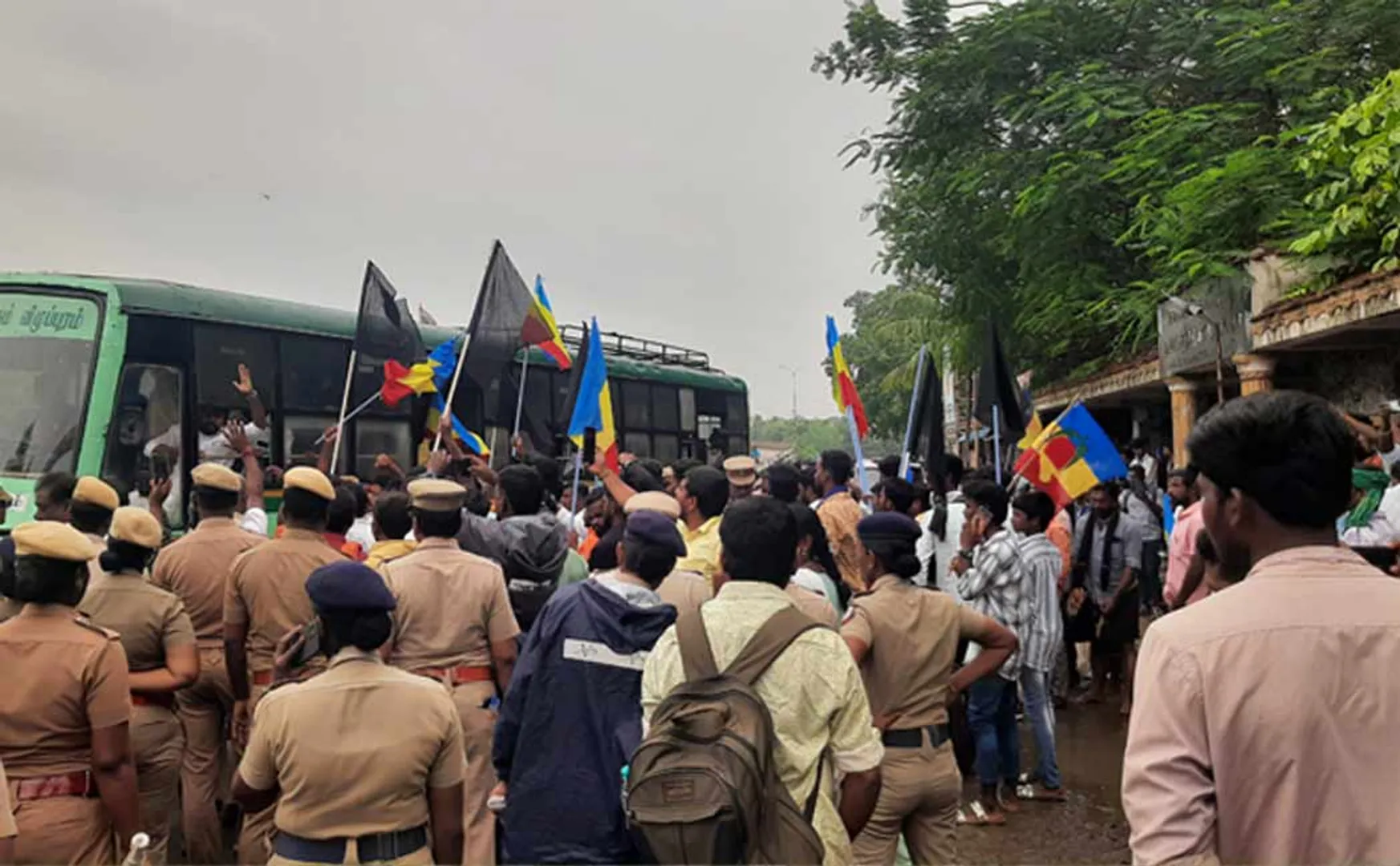 PMK members struggle against CM Stalin, break bus glass