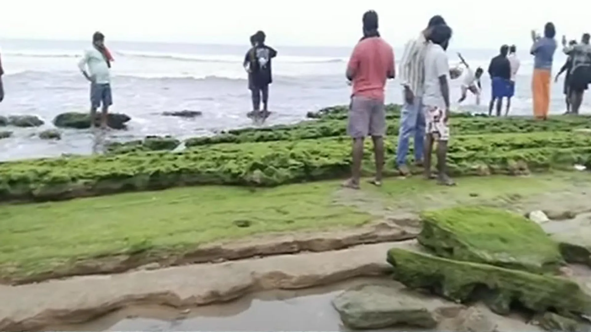 The Tiruchendur Sea suddenly absorbed; Unaware tourists