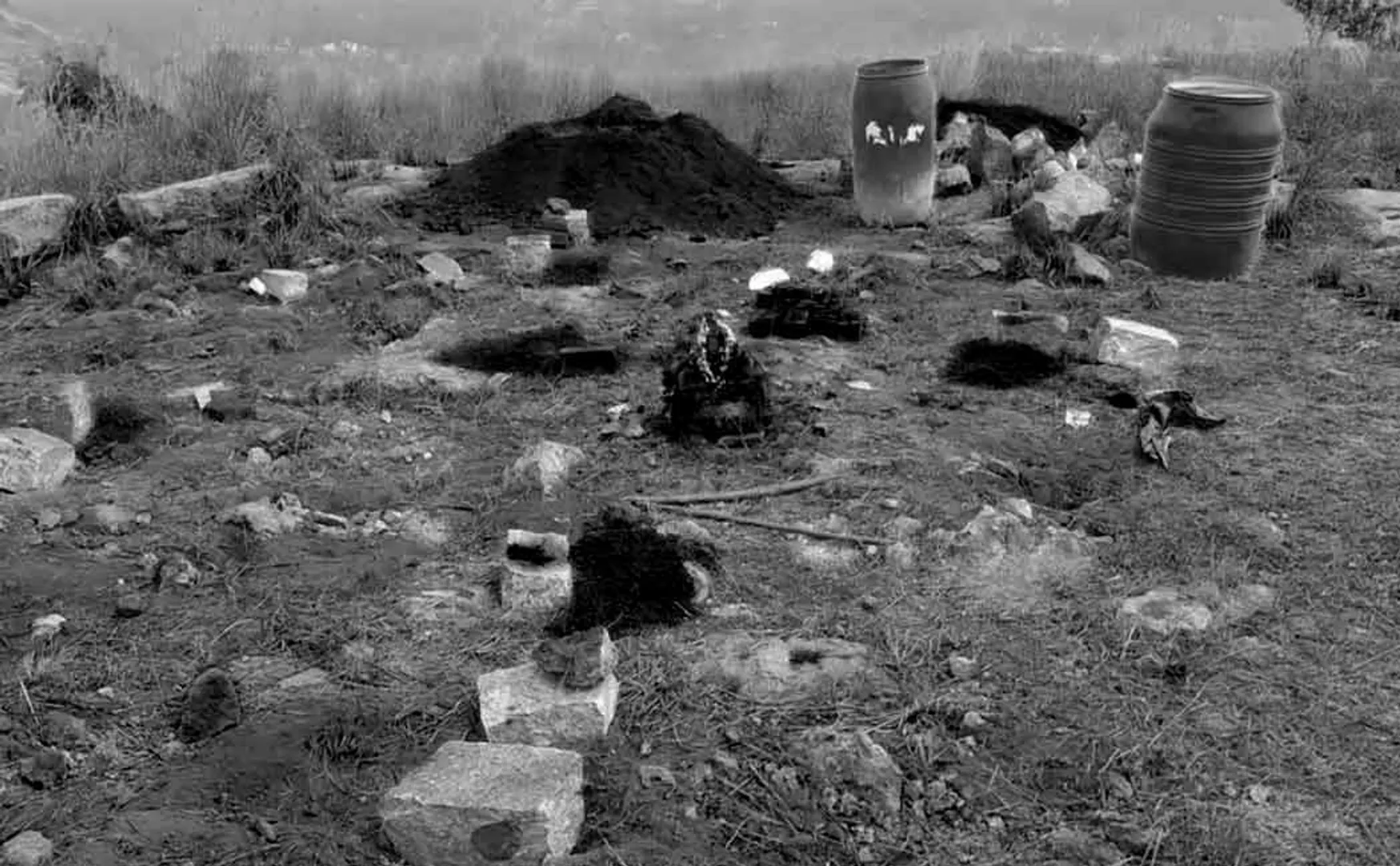 Mysterious people worship at night on Vairakkal Hill, claiming to have treasure