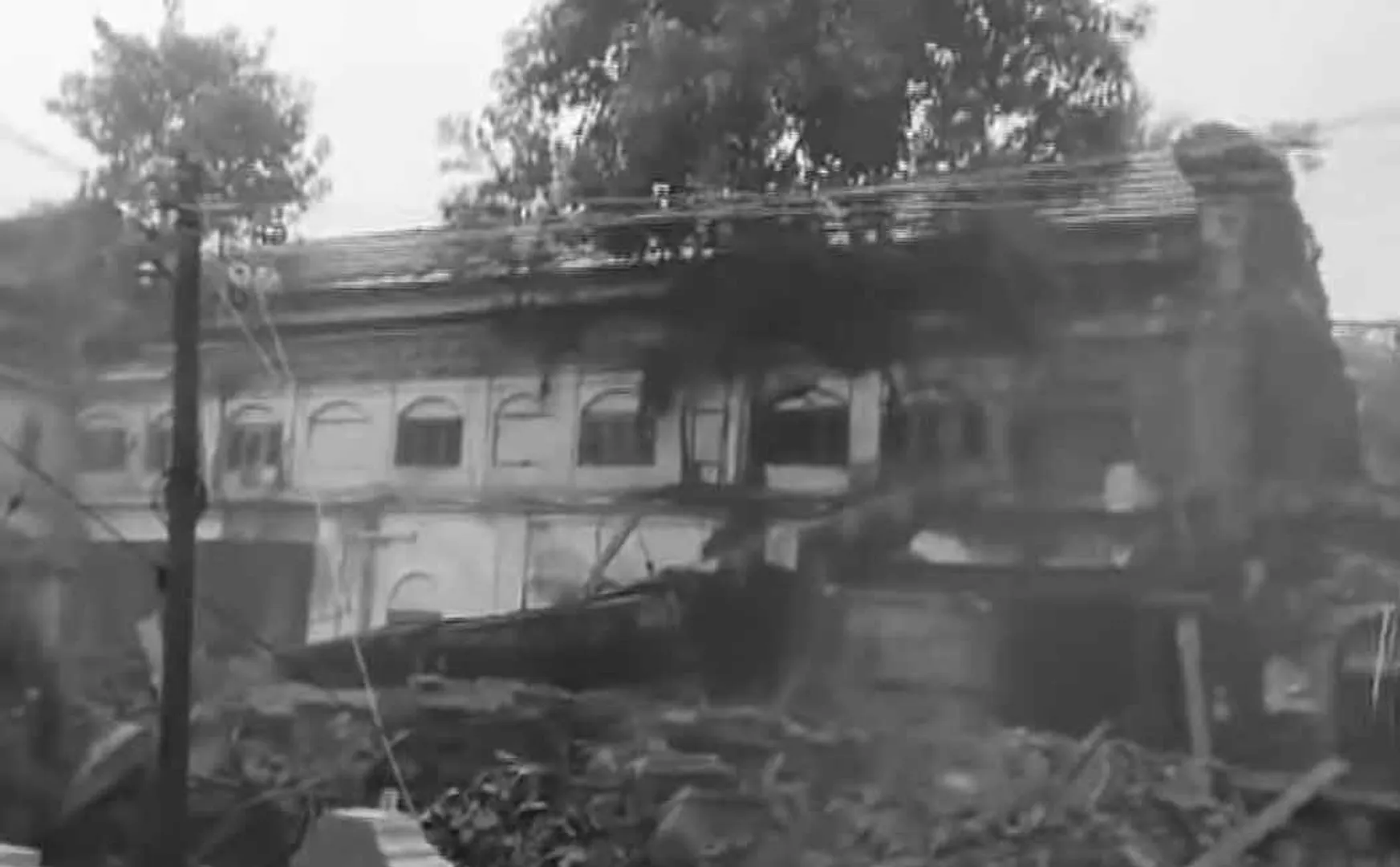  Continued heavy rain; Collapsed grand house