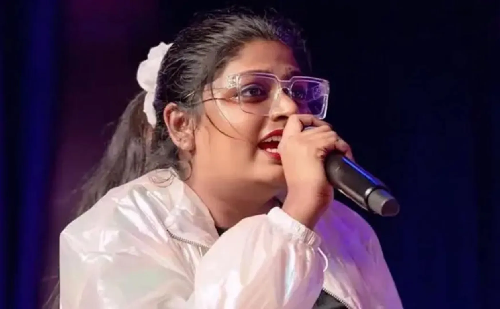 Congress leader Selva Perundakai supports singer Isaivani