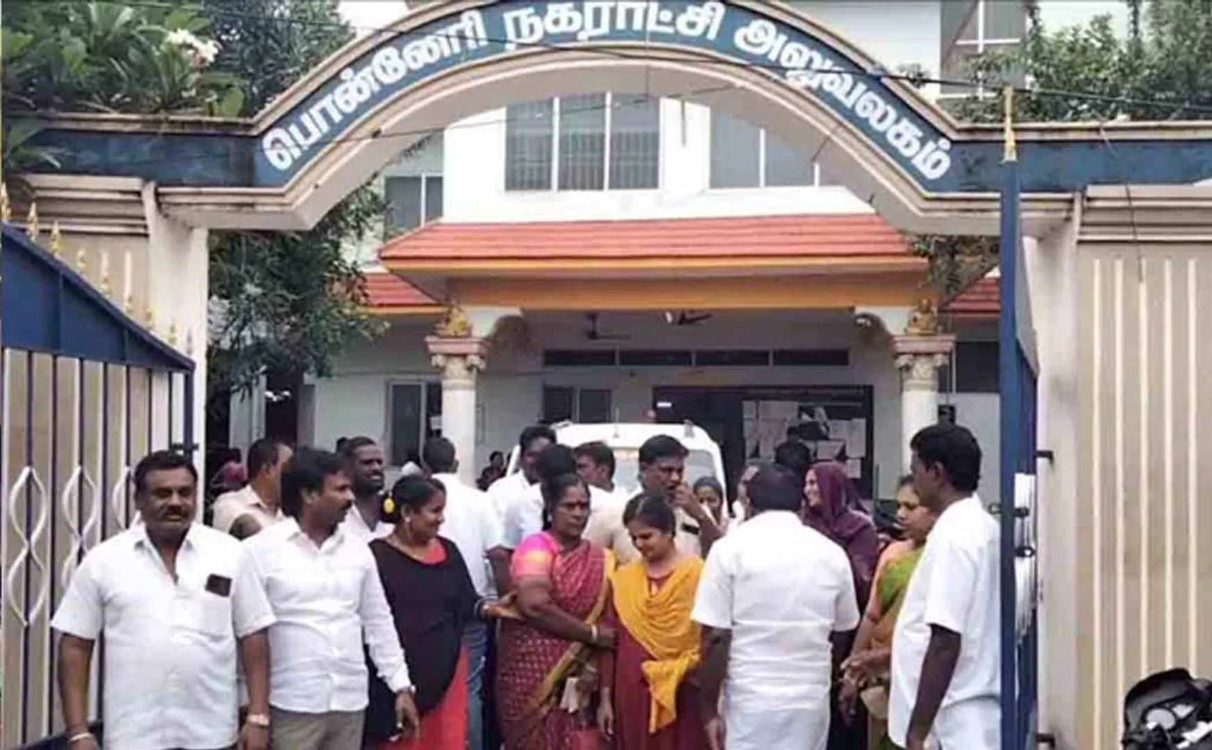 Councilors walk out condemning the municipal chairman