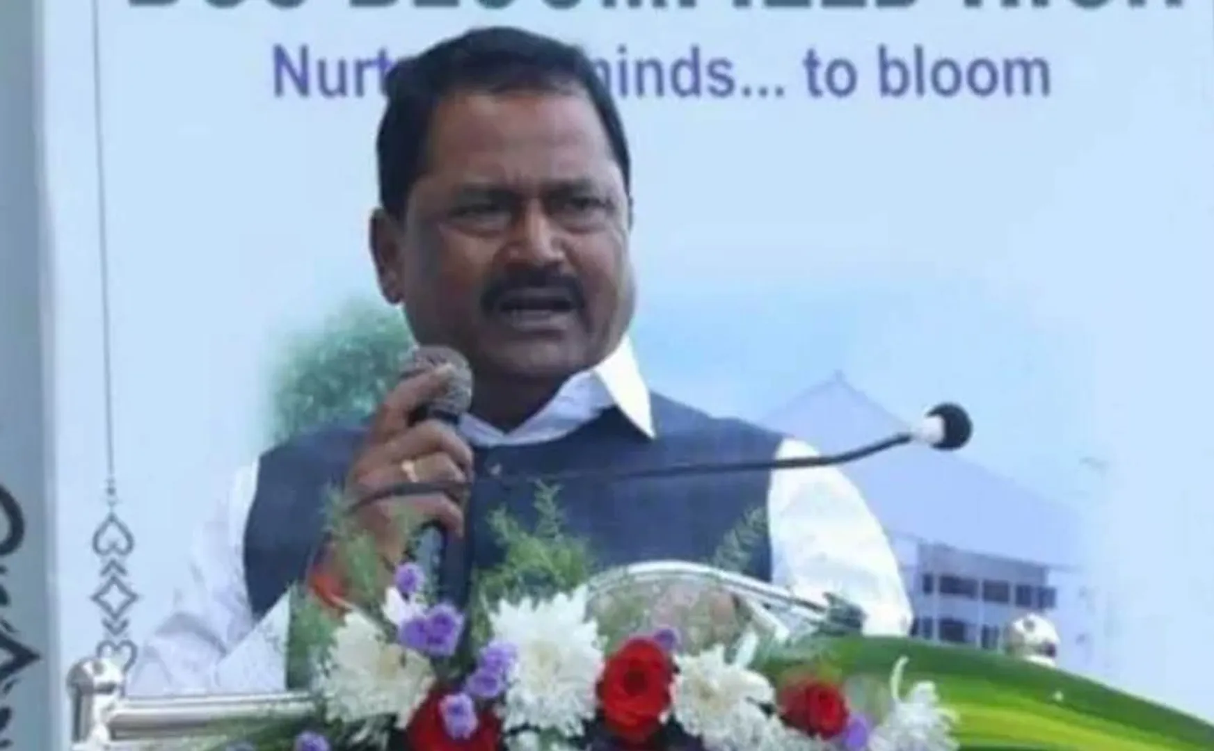 A case against the karnataka Congress leader Gurappa Naidu by teacher