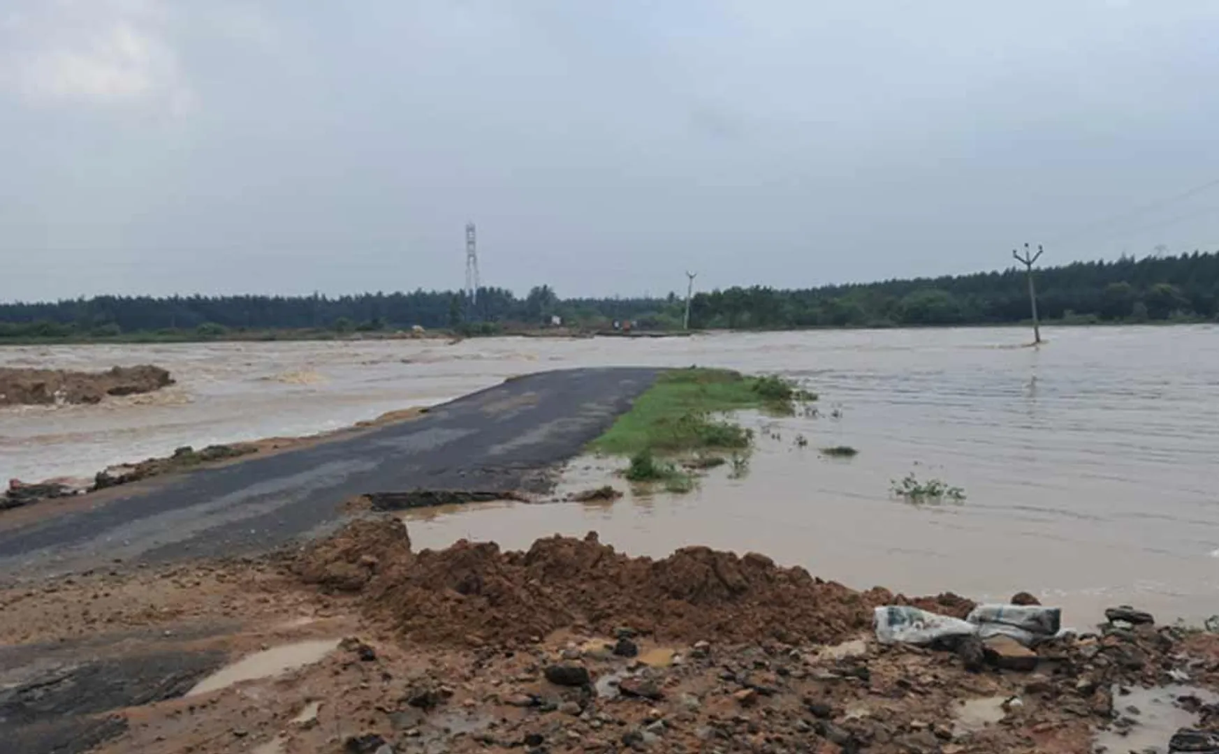Unprecedented flooding in the Kedilam River near Panruti