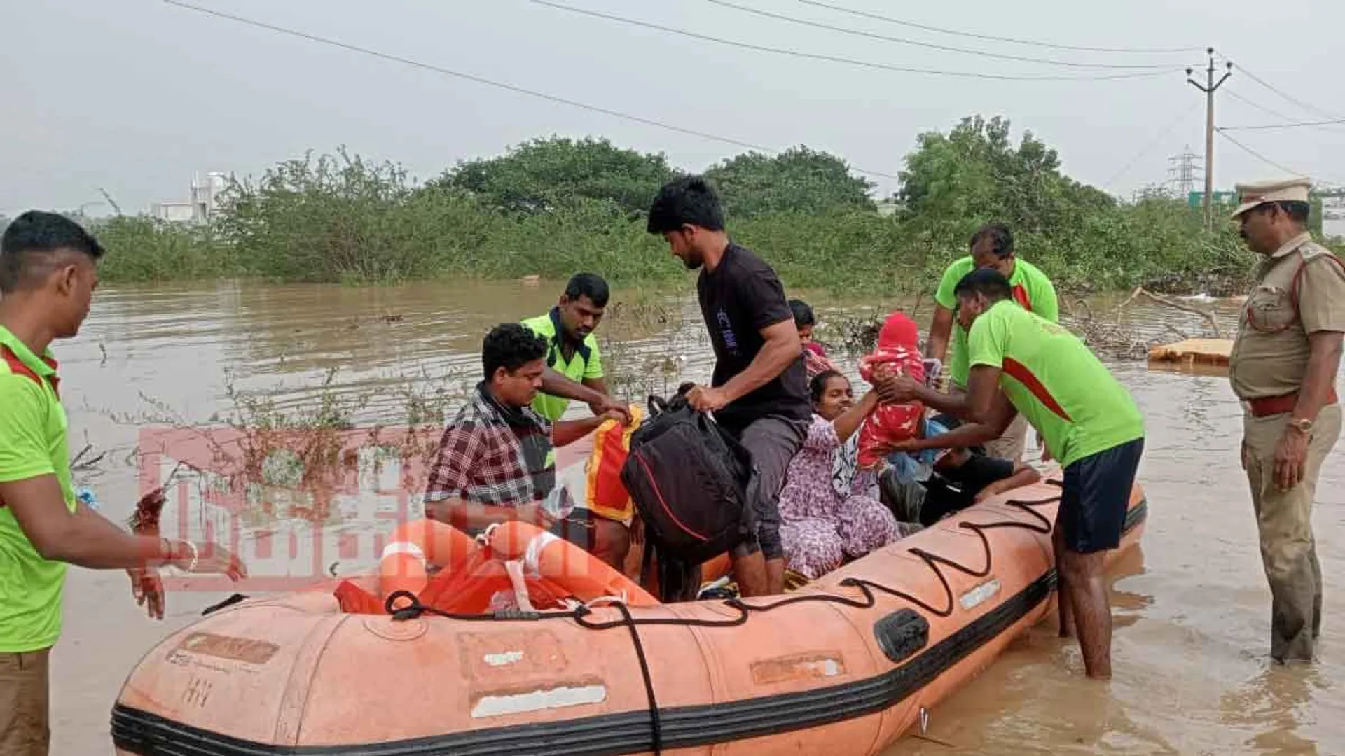 Cuddalore Flood; Superintendent of Police embarked on rescue mission (Photos)