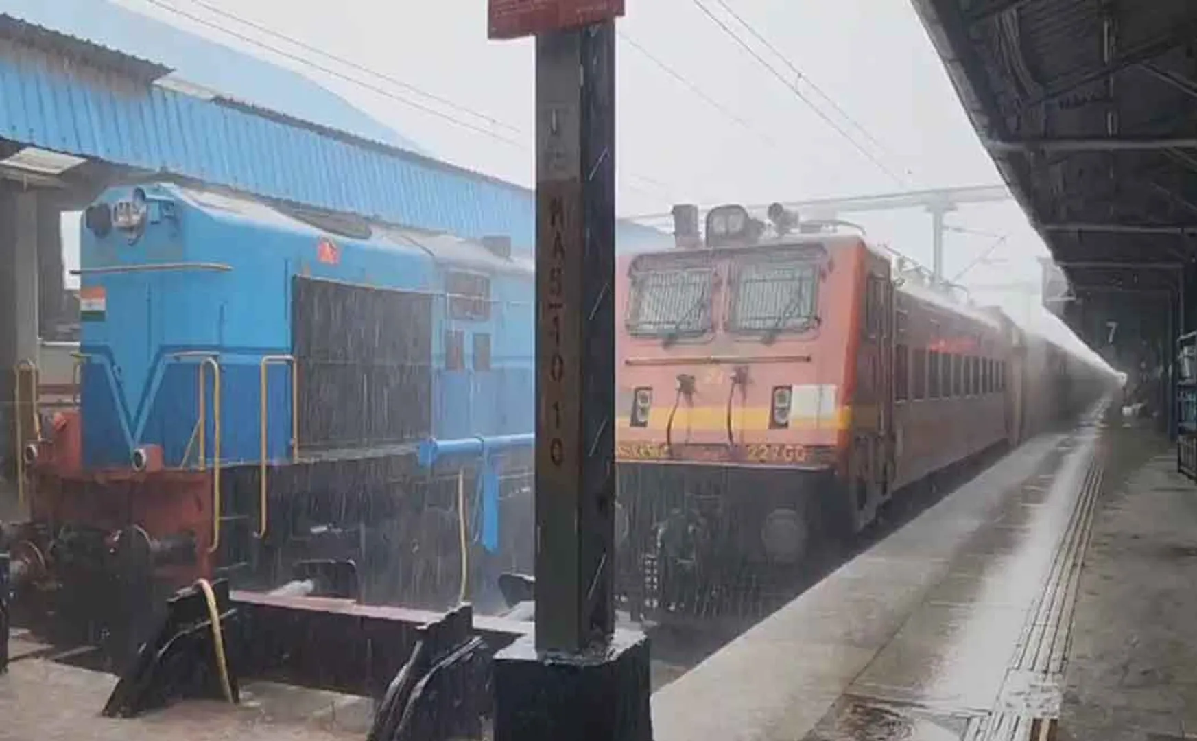 Attention of passengers major train services canceled