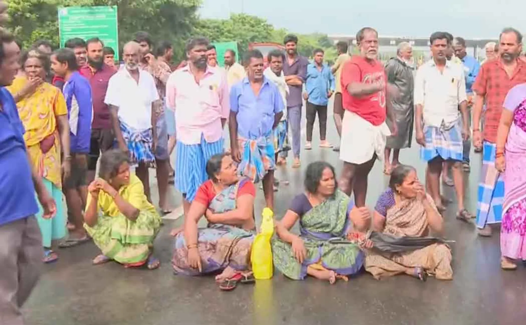Public road blockade in Vikravandi