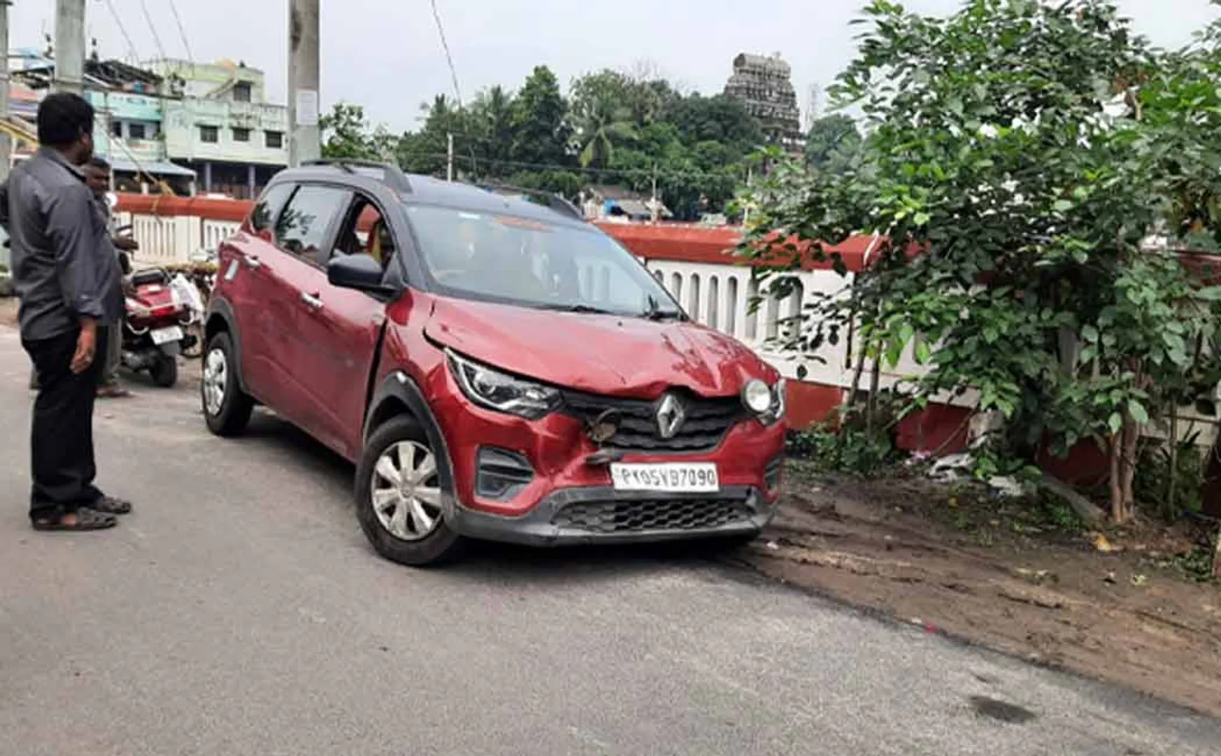 Drunk driver crashes car into transformer