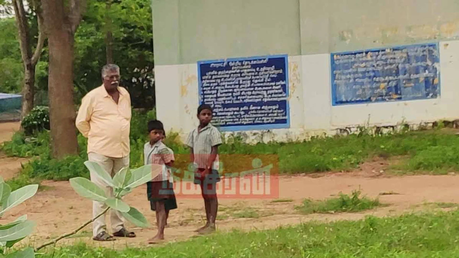 A government school with 3 students! What is the reason why students in the village do not come to school?