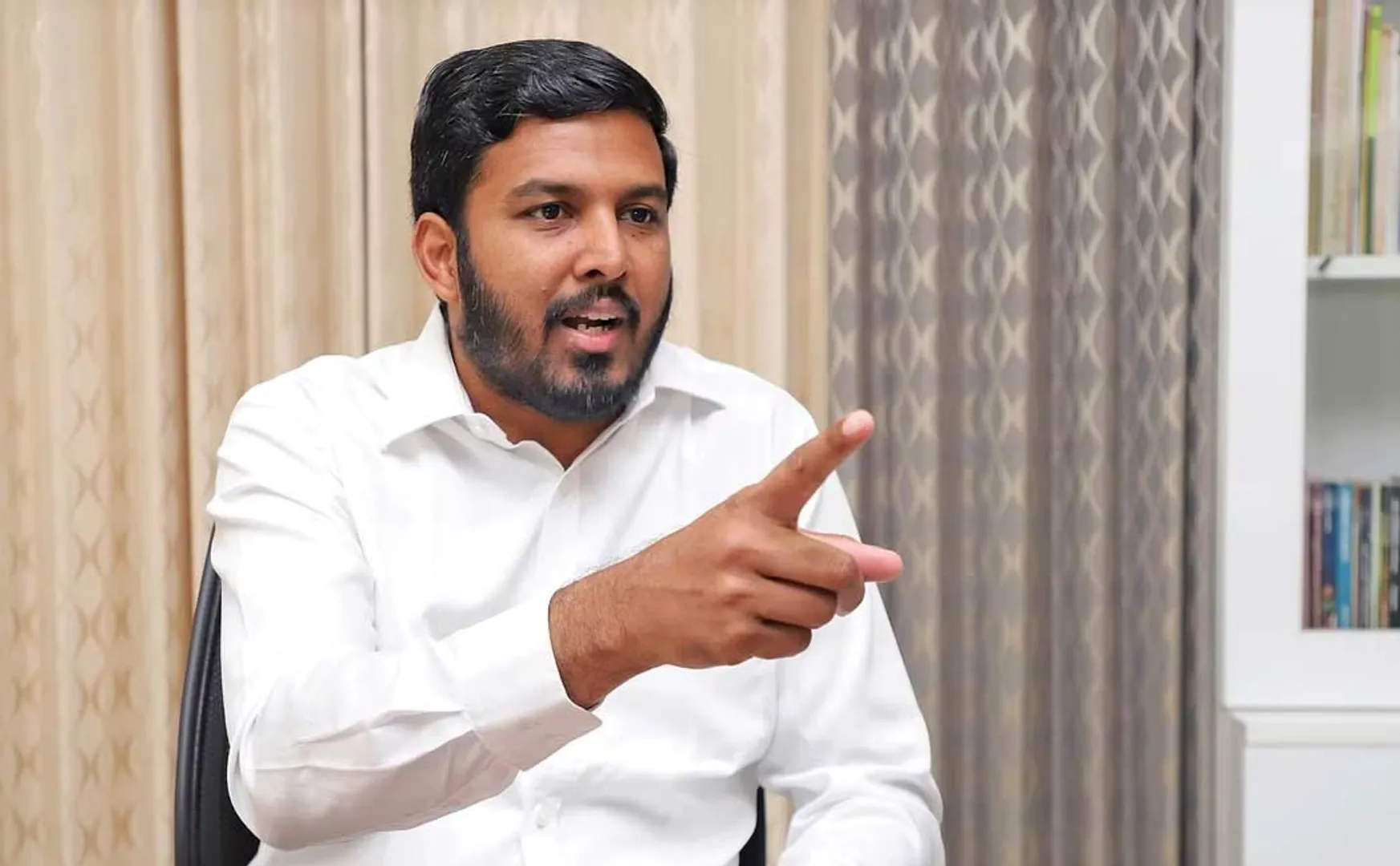 'Who is this Vijay? Sad talk;-Alur Shahnawaz obsession