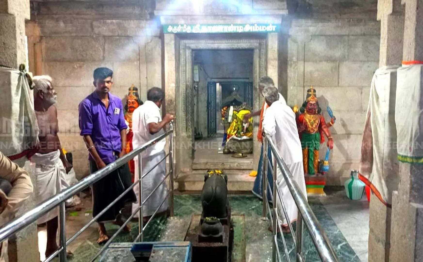 Jewel theft from temple in broad in pudukottai 