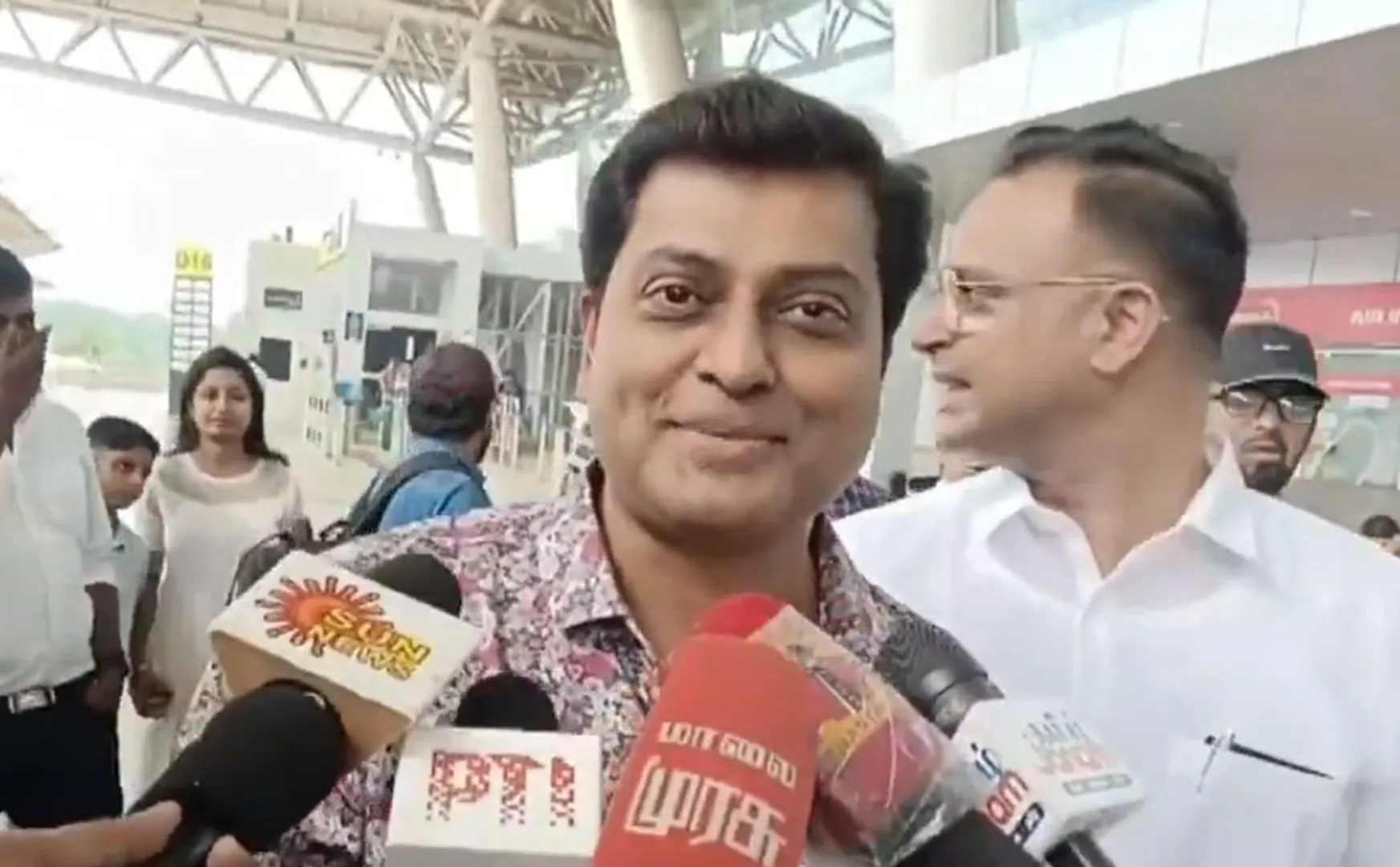 narain about vijay and his political entry